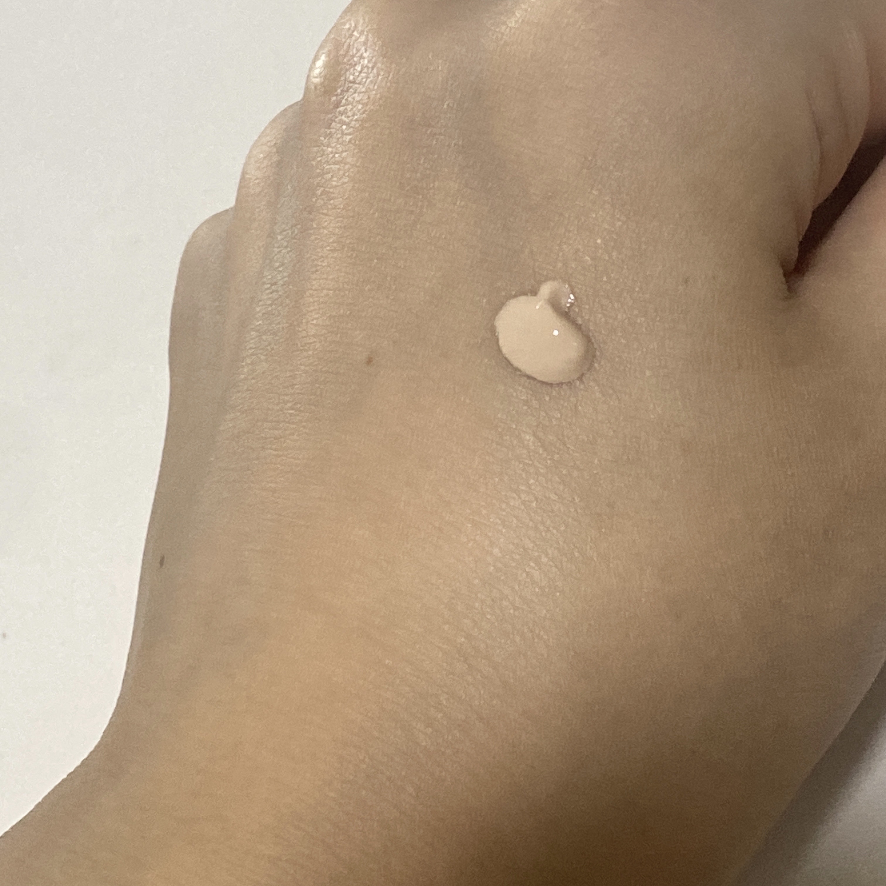 モイット　シアーモイストベース 01 クリアベージュ/エリザベス/化粧下地を使ったクチコミ（3枚目）