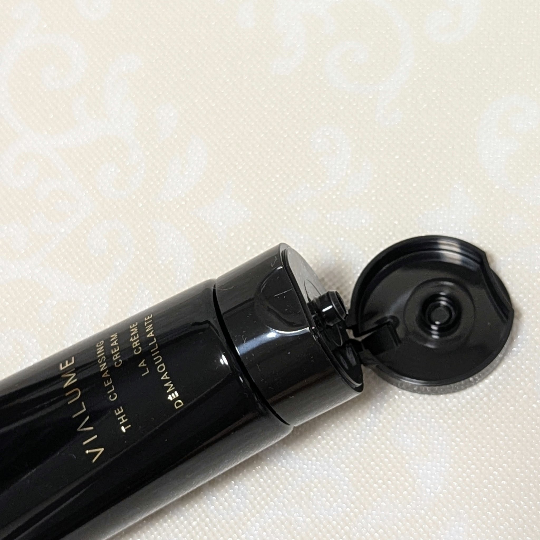 SUQQU ヴィアルム ザ クレンジング クリームのクチコミ「SUQQU ヴィアルム ザ クレンジング クリーム

サンプルでお試ししてなんか肌によかったの.....」（3枚目）