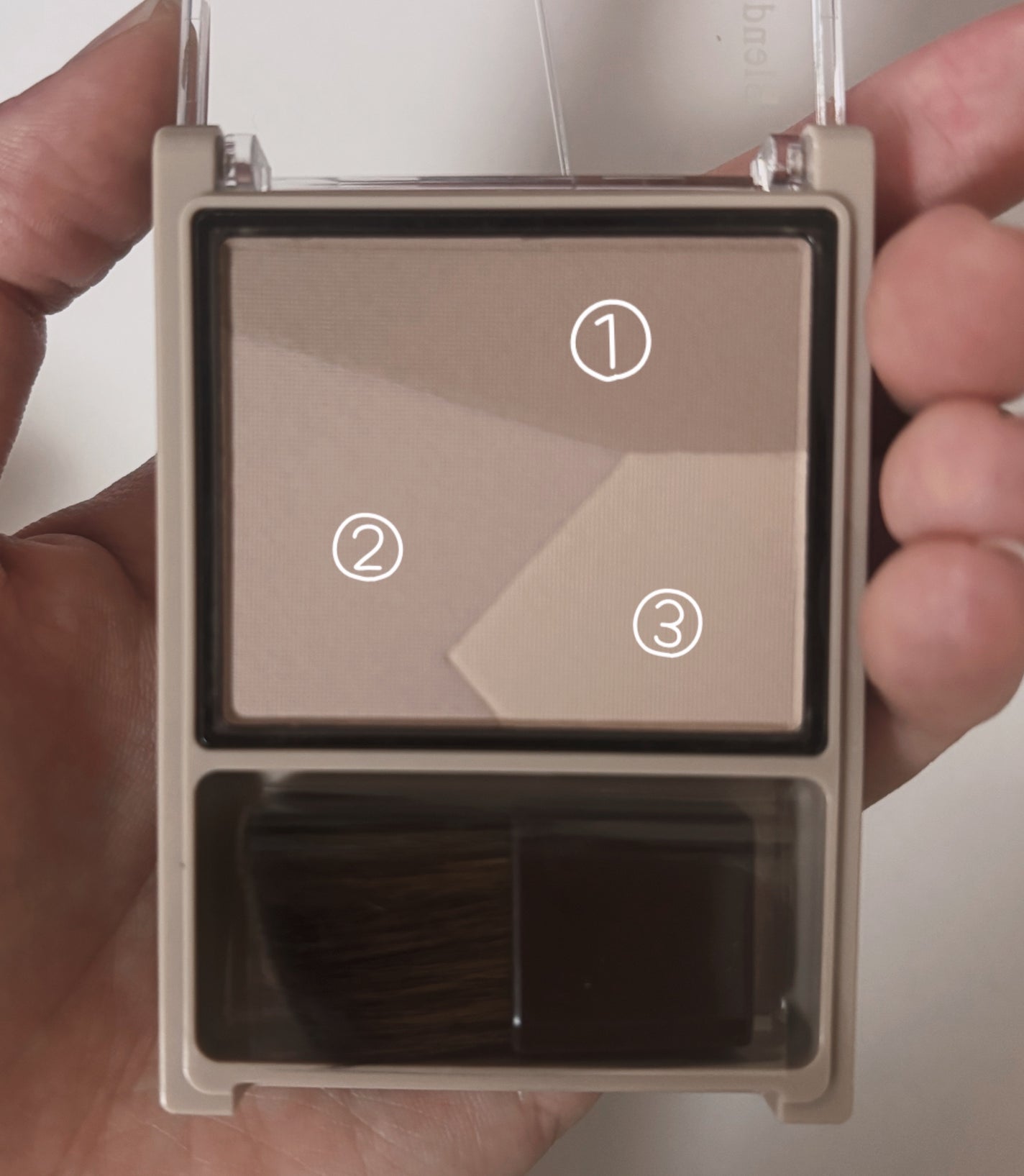 るる on LIPS 「今回はCEZANNEさんから「ブレンドカラーシェーディング」を..」(2枚目)