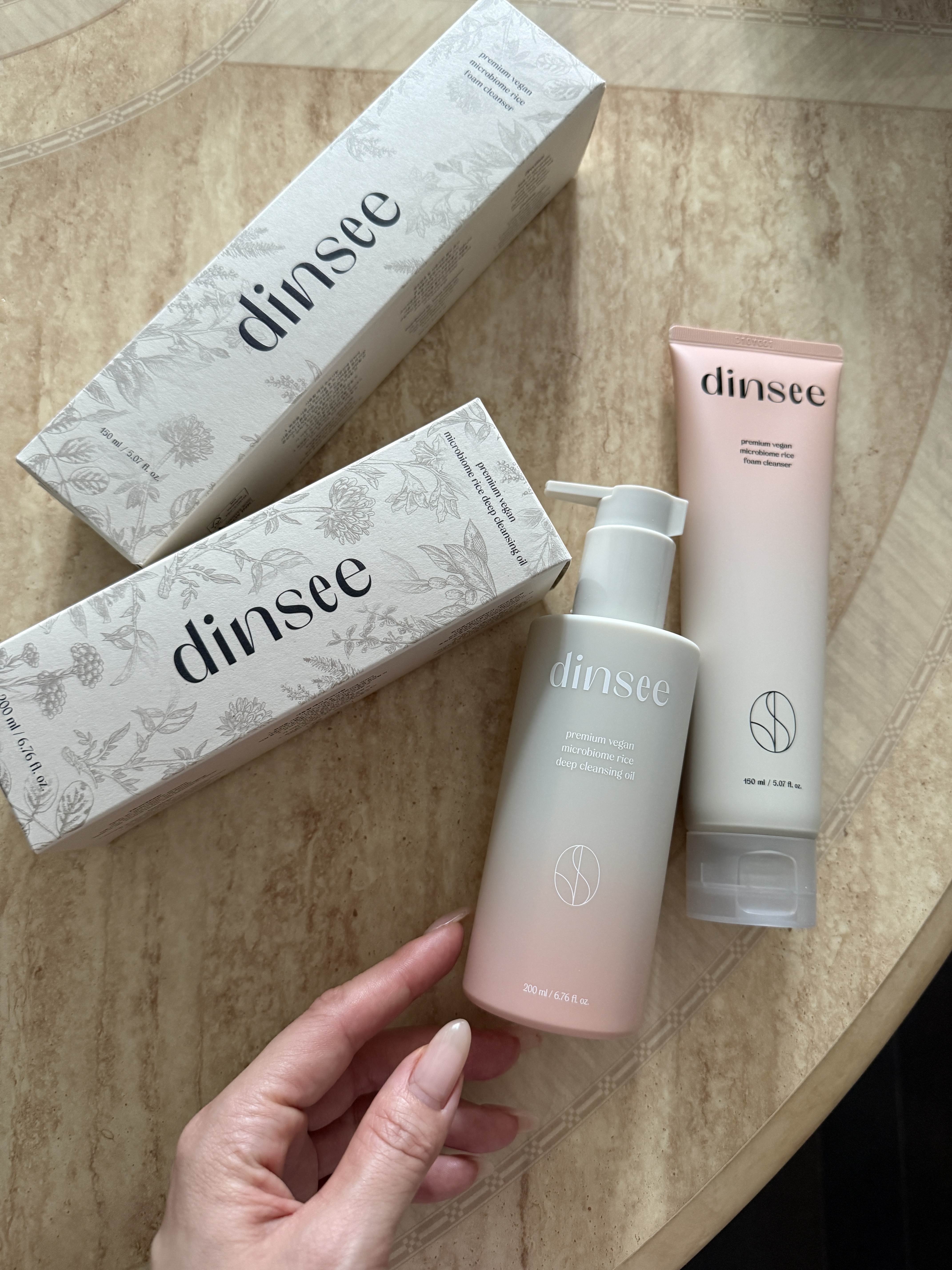 dinsee マイクロバイオームライスディープクレンジングオイルのクチコミ「クレンジングオイルは、敏感肌の方にも使える
優しさ。メイクと素早く馴染んでじんわり温かく
メイ.....」（3枚目）