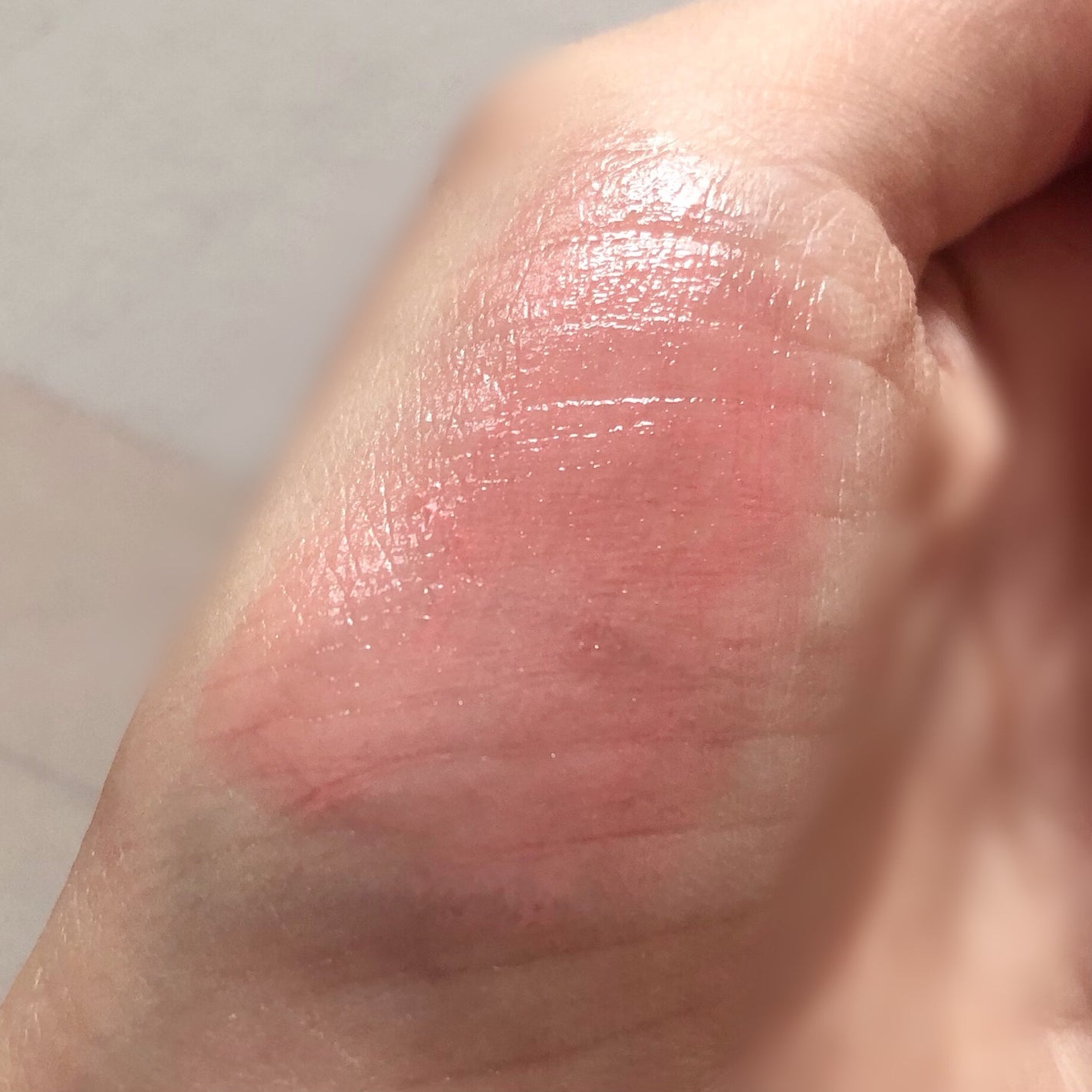 プラダ ライト グローイング リップバーム/PRADA BEAUTY/リップバームを使ったクチコミ(4枚目)