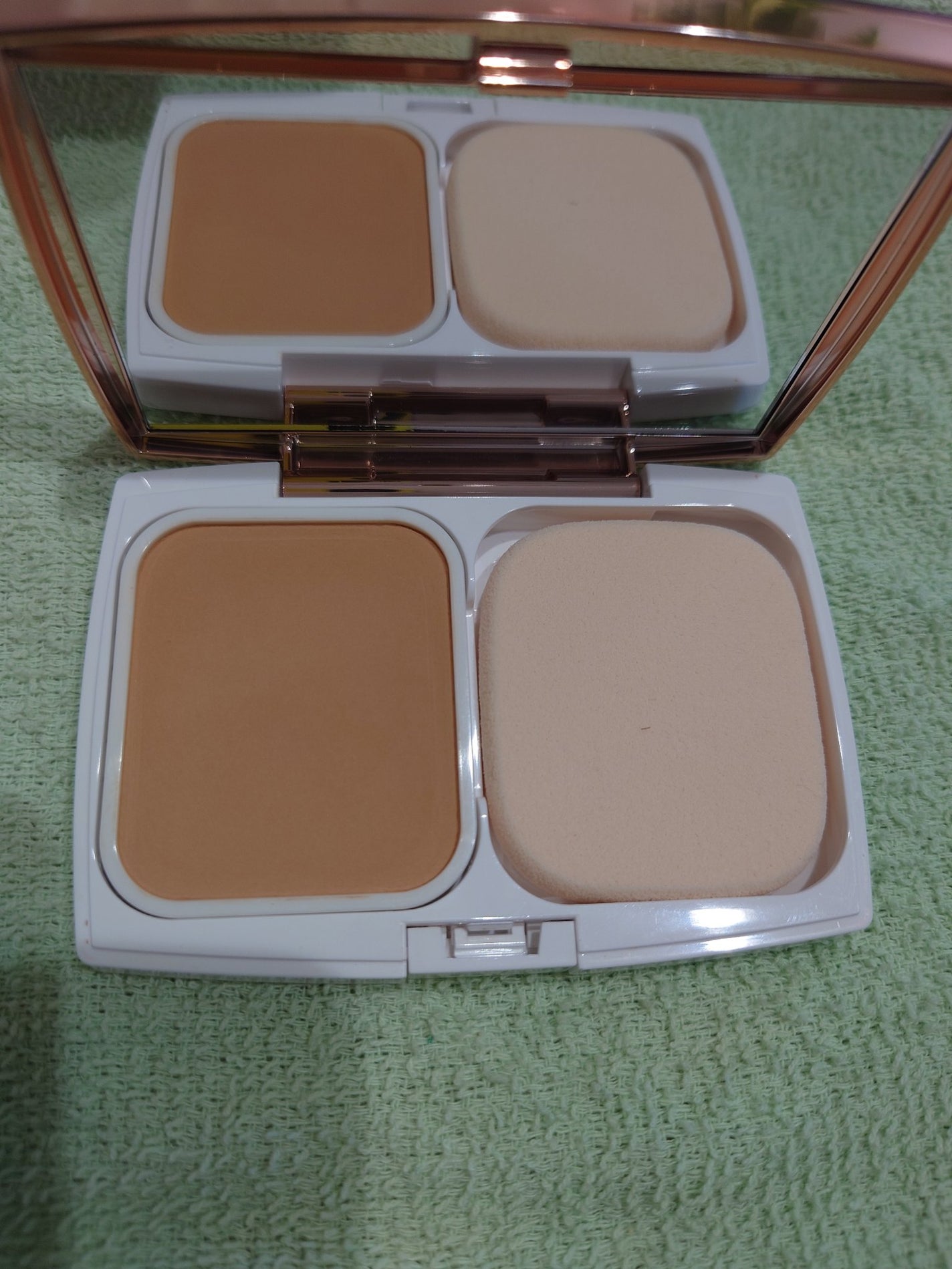 ベネフィーク プリズムパウダリー/BENEFIQUE/パウダーファンデーションを使ったクチコミ(2枚目)