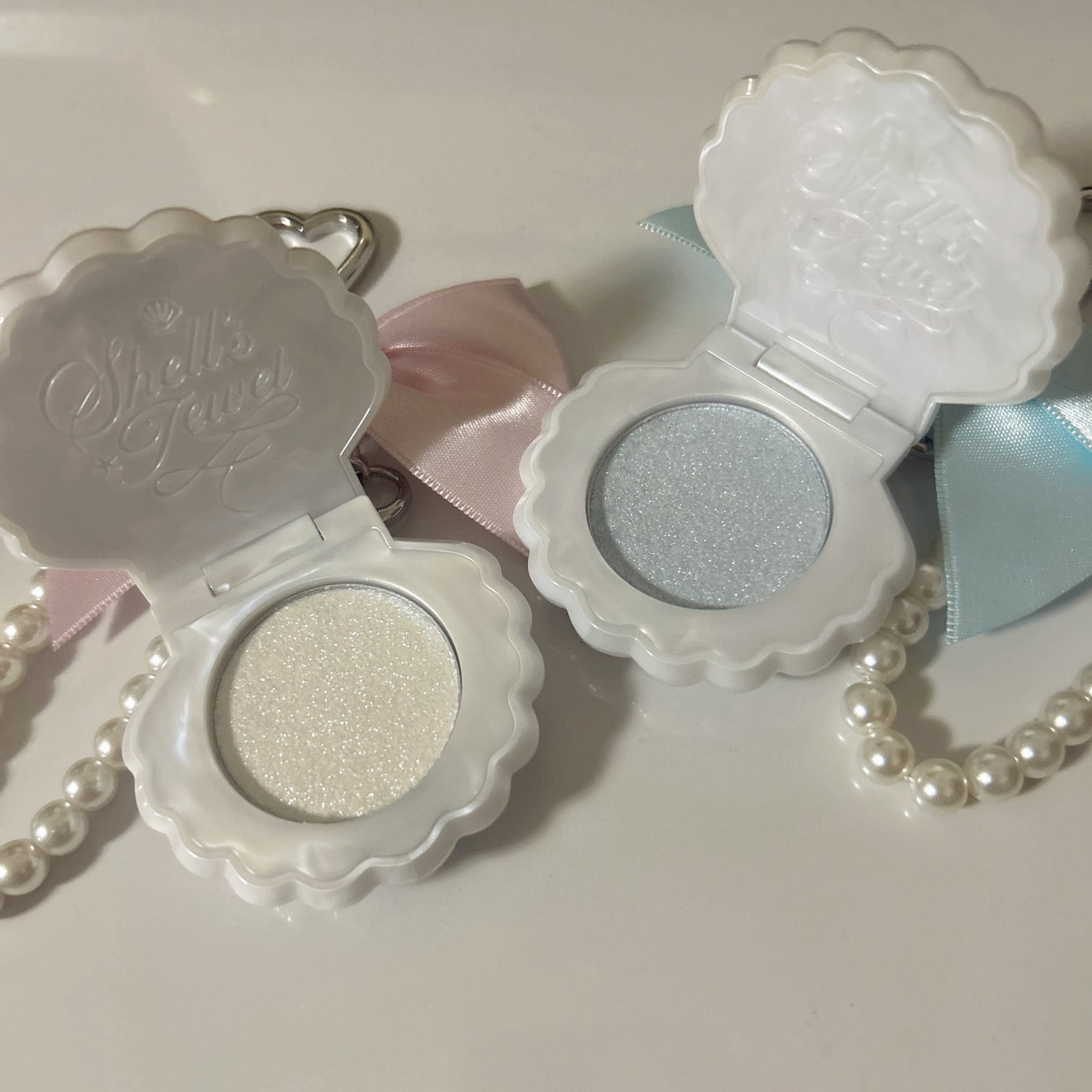 フラワーノーズ シェルジュエルコレクション ハイライターバーム&チャームセット/FlowerKnows/パウダーハイライトを使ったクチコミ(4枚目)