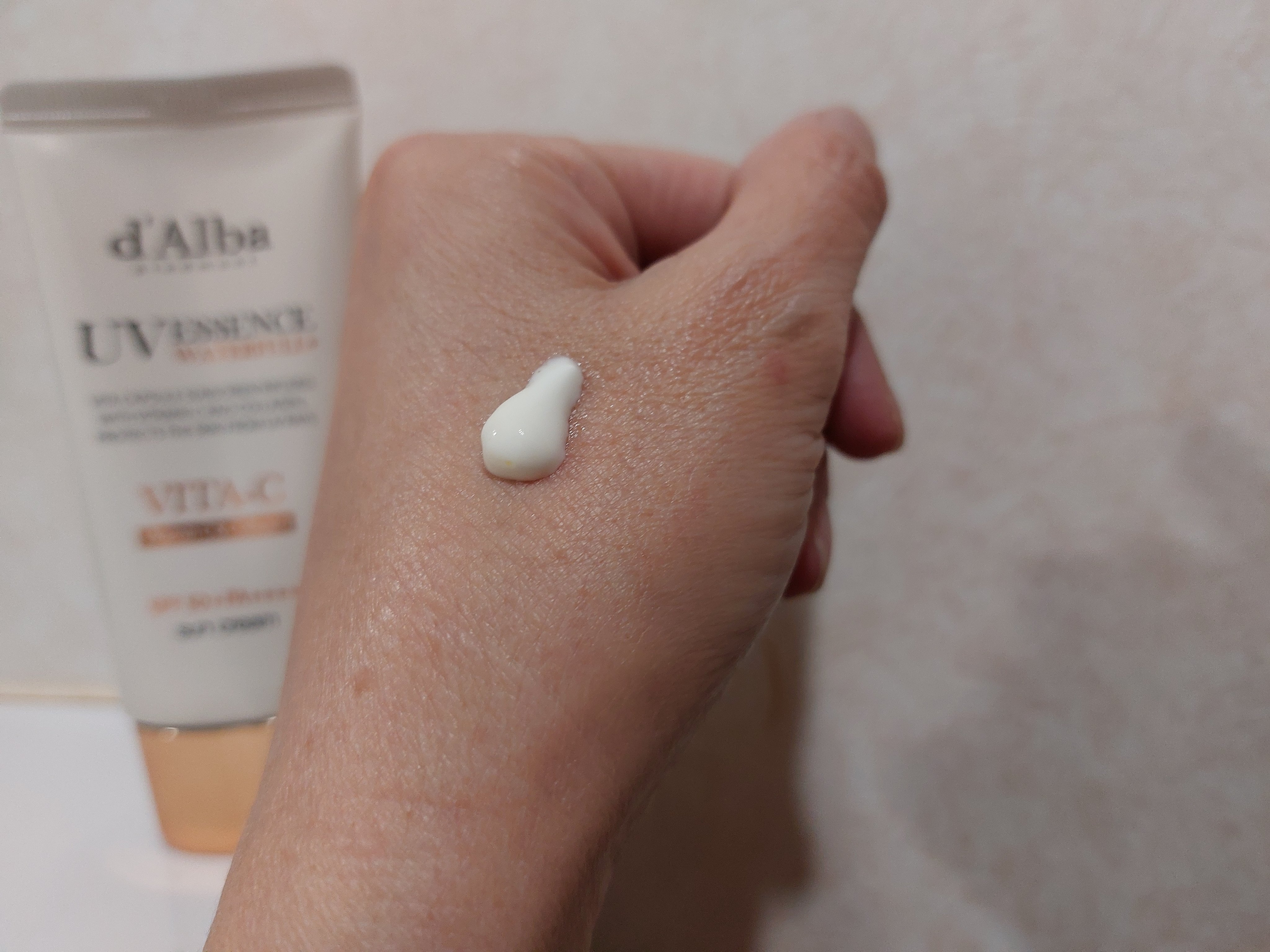 ビタカプセルエイジングケアサンクリーム/ダルバ/日焼け止め・UVケアを使ったクチコミ（2枚目）