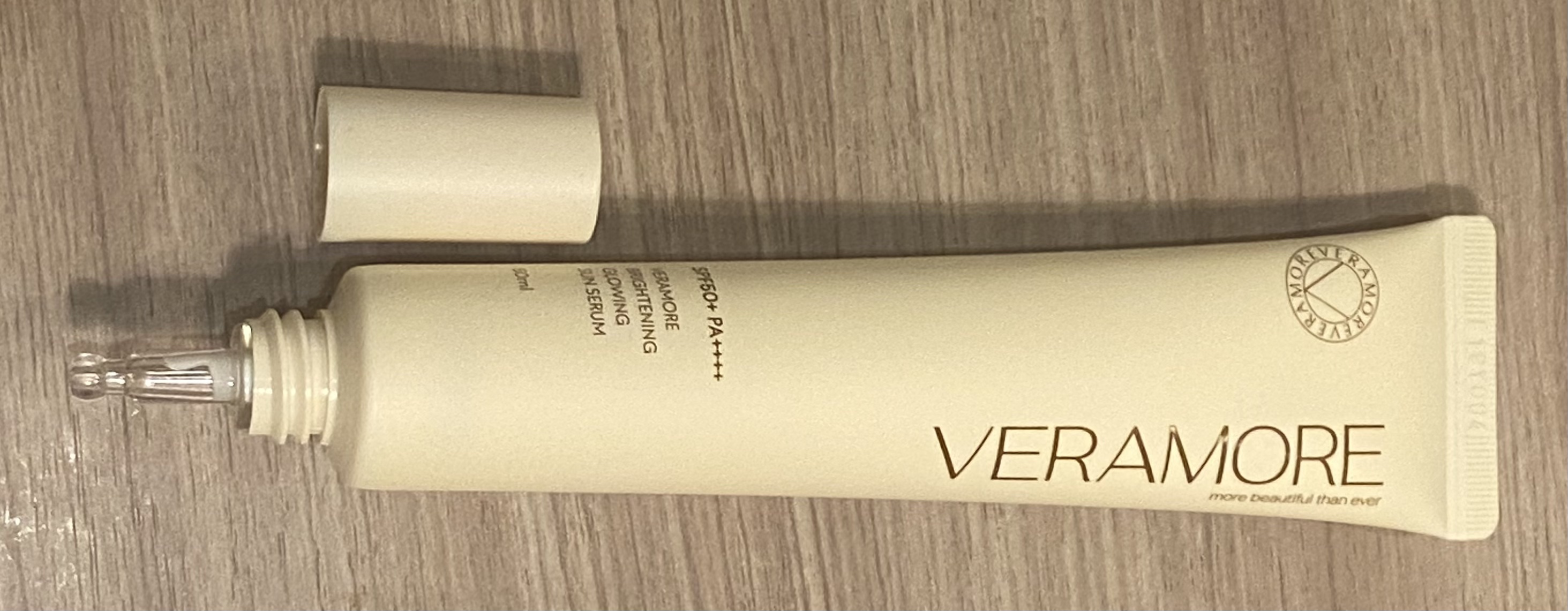 VERAMORE BRIGHTENING GLOWING SUN SERUM/VERAMORE/日焼け止めローションを使ったクチコミ（1枚目）