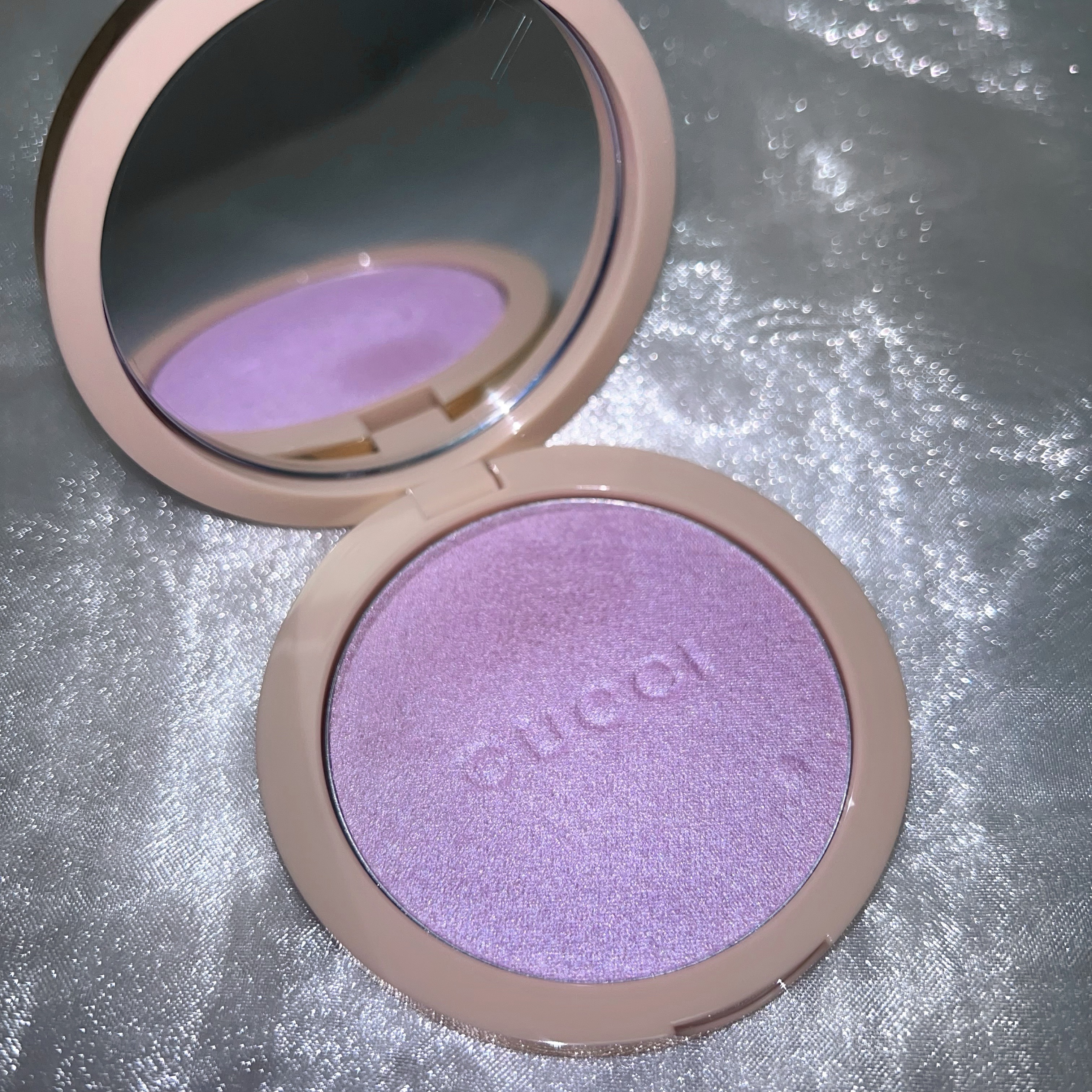 グロウ ハイライター/GUCCI beauty/パウダーハイライトを使ったクチコミ（2枚目）