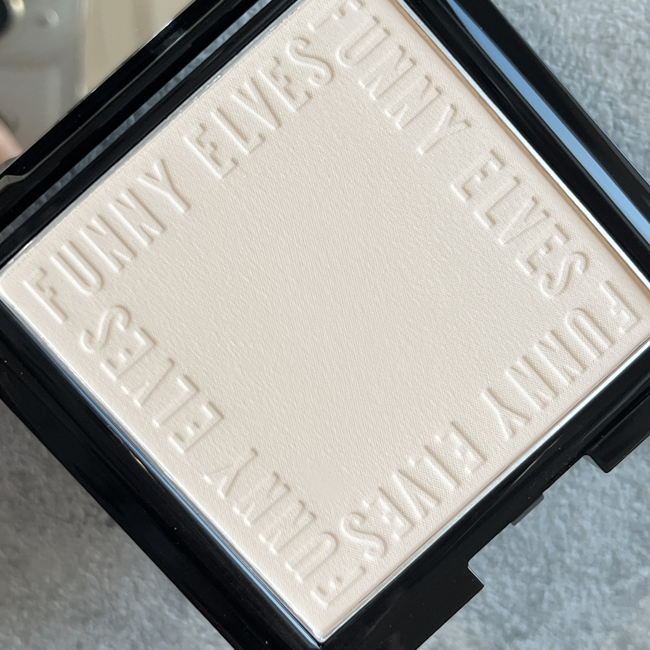 UVソフトマットプレストパウダー/FUNNY ELVES方里/プレストパウダーを使ったクチコミ（2枚目）