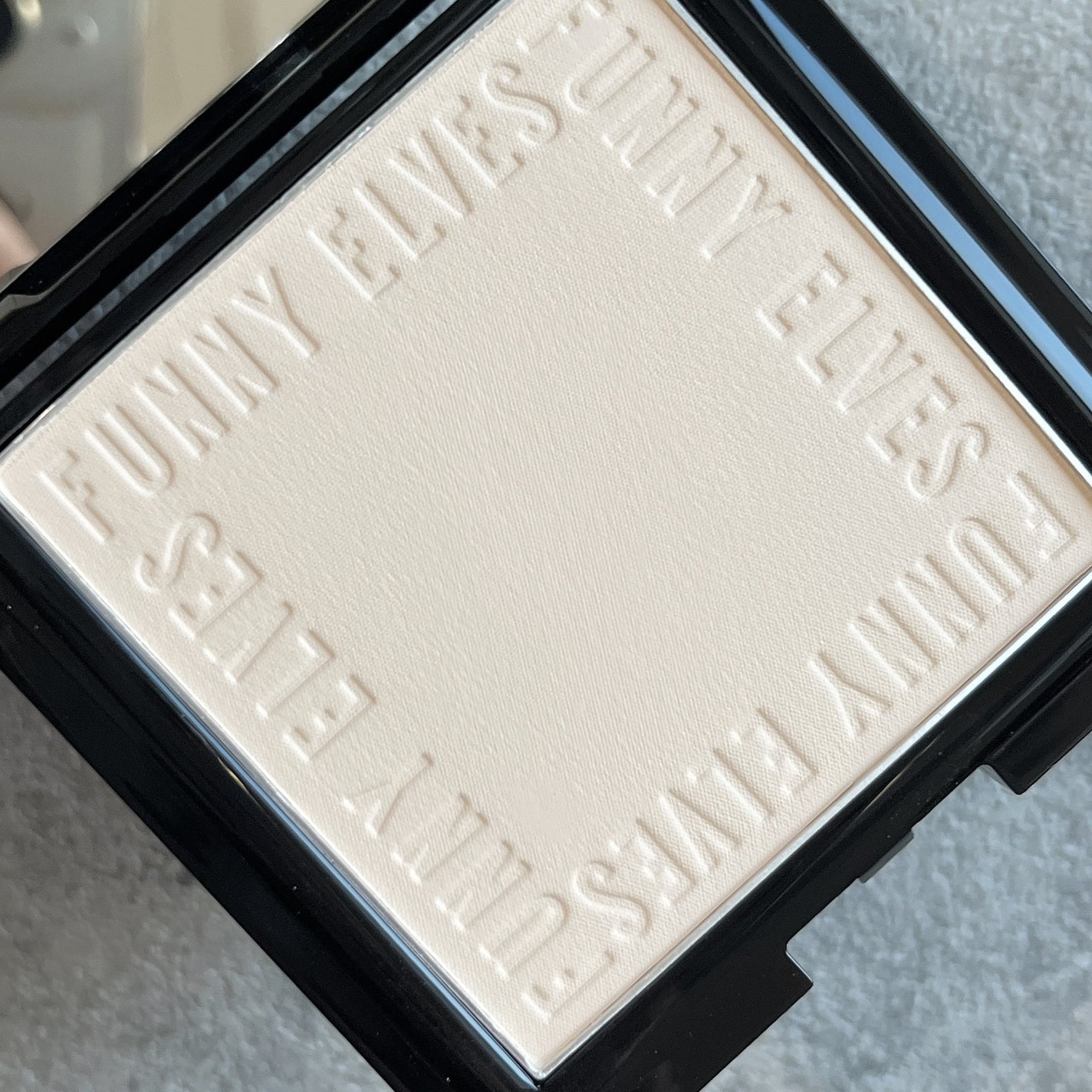 UVソフトマットプレストパウダー/FUNNY ELVES方里/プレストパウダーを使ったクチコミ(2枚目)