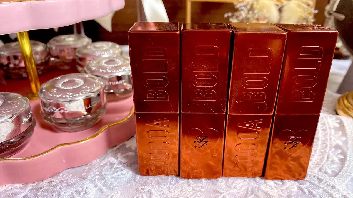 Too Faced ココア ボールド リップスティックのクチコミ「トゥーフェイスド ココアボールドリップスティック🍫💄

左から
☕️トリプル ファッジ
☕️ミ.....」（1枚目）