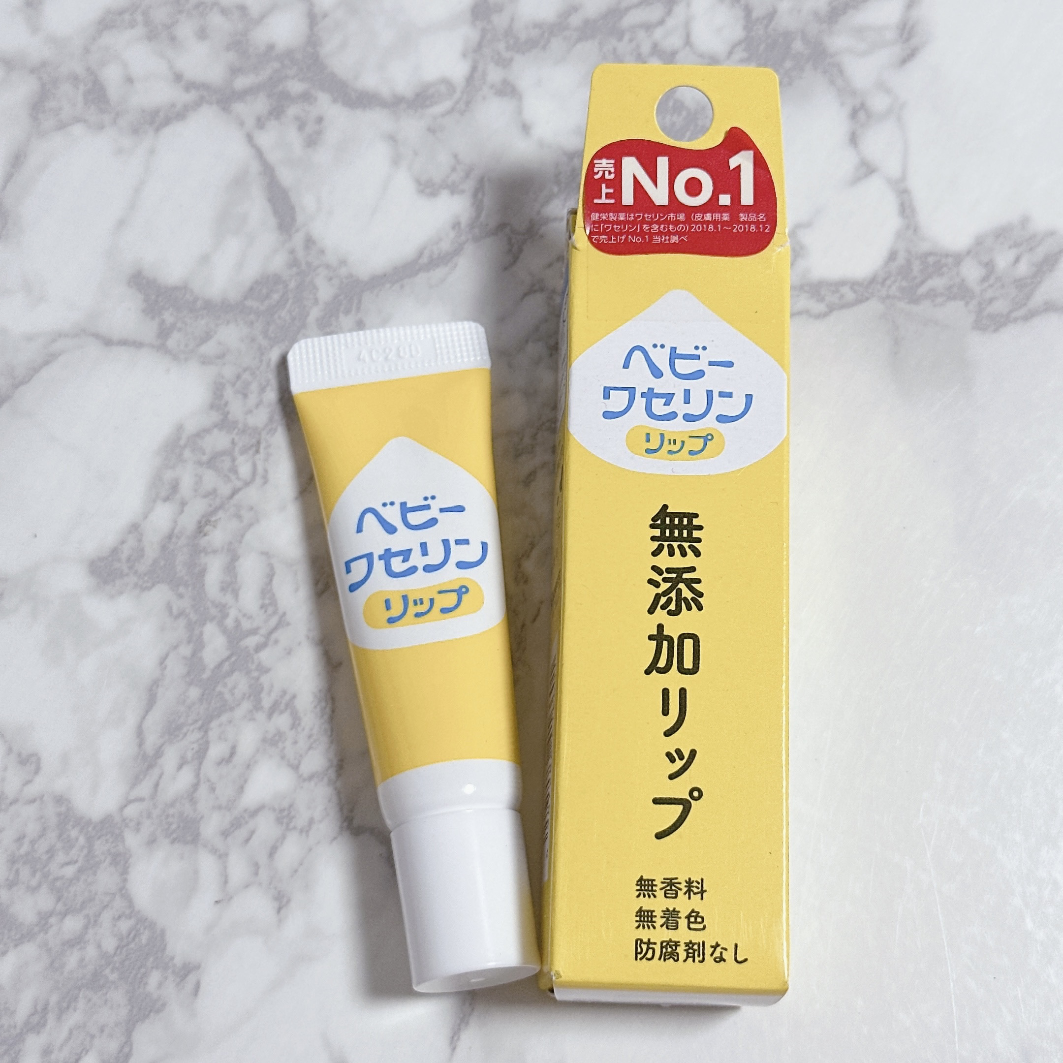 リップケアのリップが欲しくて
今回購入しました‼︎

無香料・無着色・防腐剤なしなので
年齢など関係なくお子様から大人まで
使用出来ます💄
とても塗りやすく、大きくないので
持ち運びにも便利です♪

#リップ #プチプラコスメ #ツヤリッ