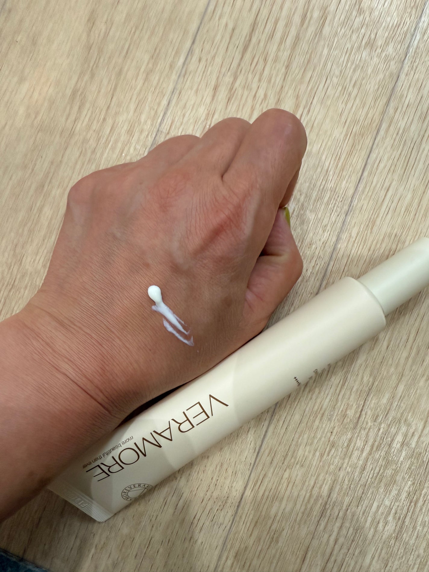 VERAMORE BRIGHTENING GLOWING SUN SERUM/VERAMORE/日焼け止めローションを使ったクチコミ(1枚目)