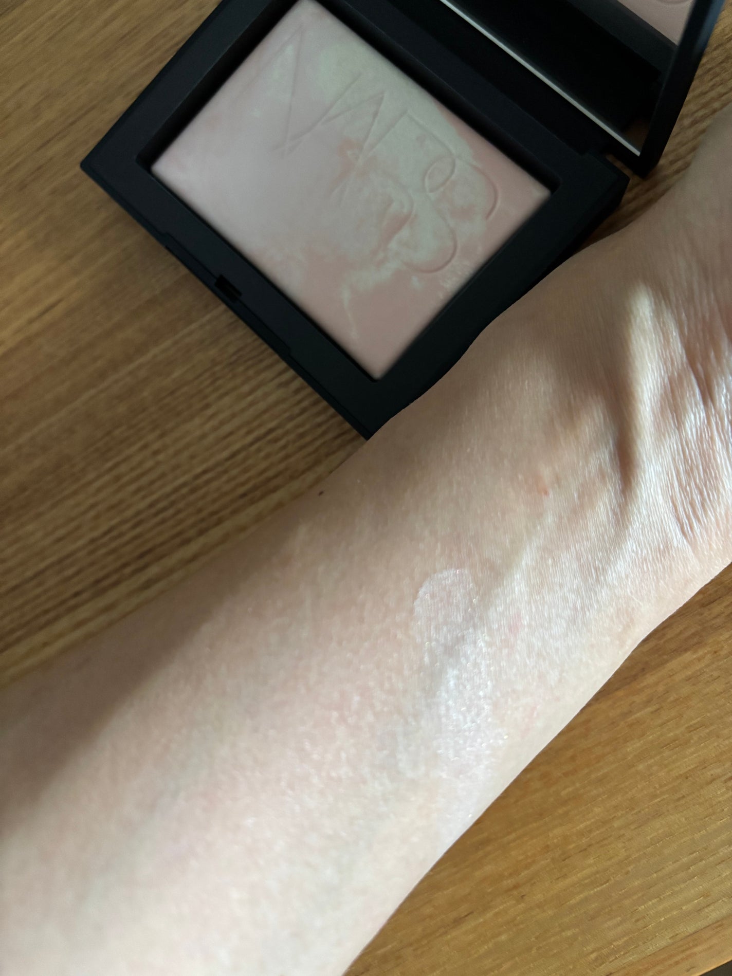 ライトリフレクティング プリズマティックパウダー/NARS/プレストパウダーを使ったクチコミ(2枚目)