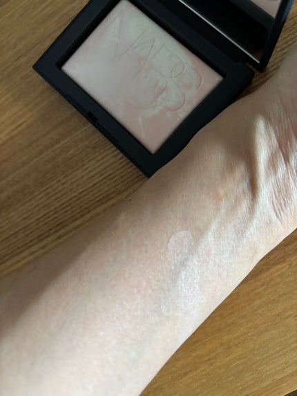 ライトリフレクティング プリズマティックパウダー/NARS/プレストパウダーを使ったクチコミ(2枚目)