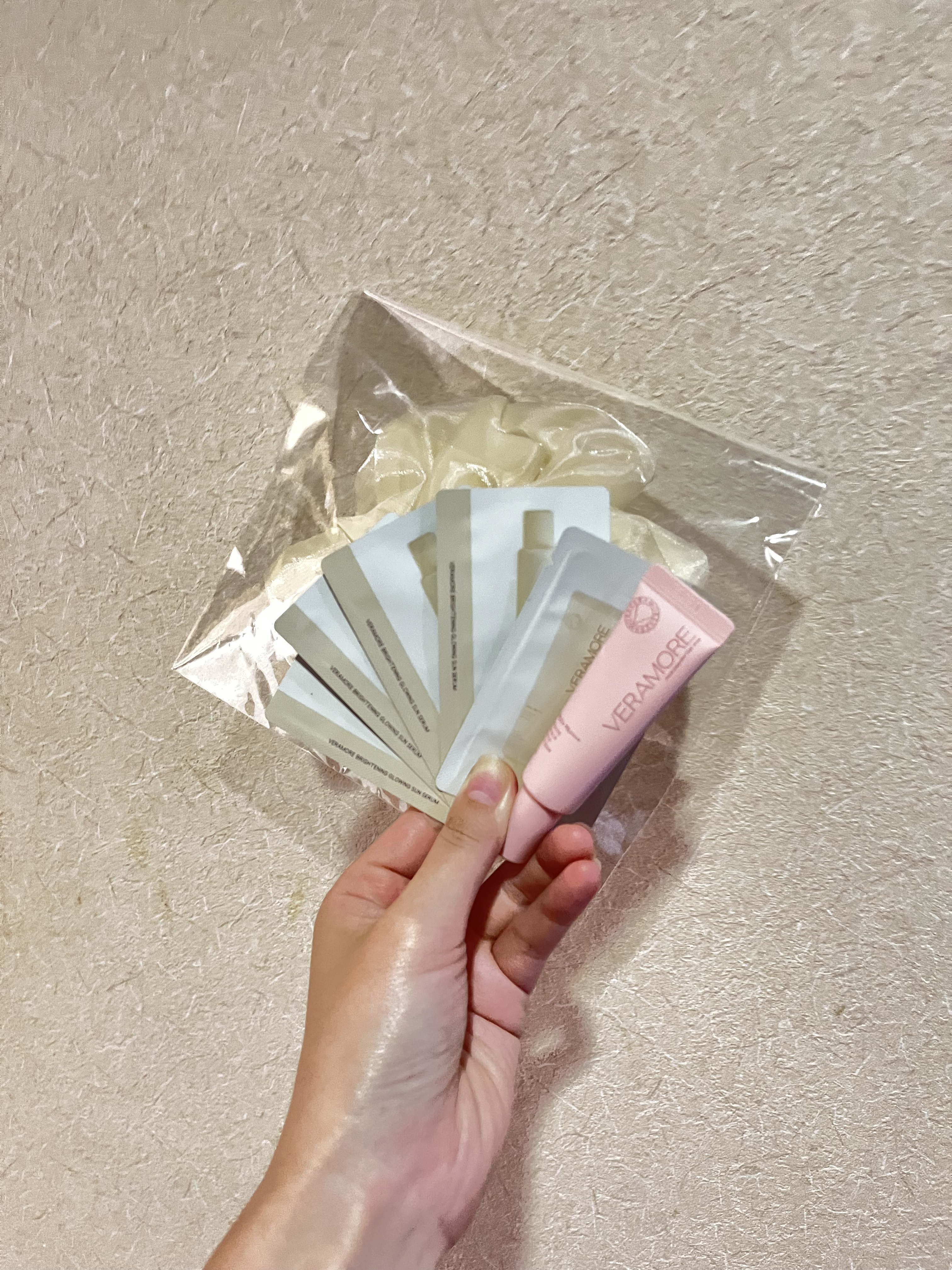 VERAMORE BRIGHTENING GLOWING SUN SERUM/VERAMORE/日焼け止めローションを使ったクチコミ（2枚目）