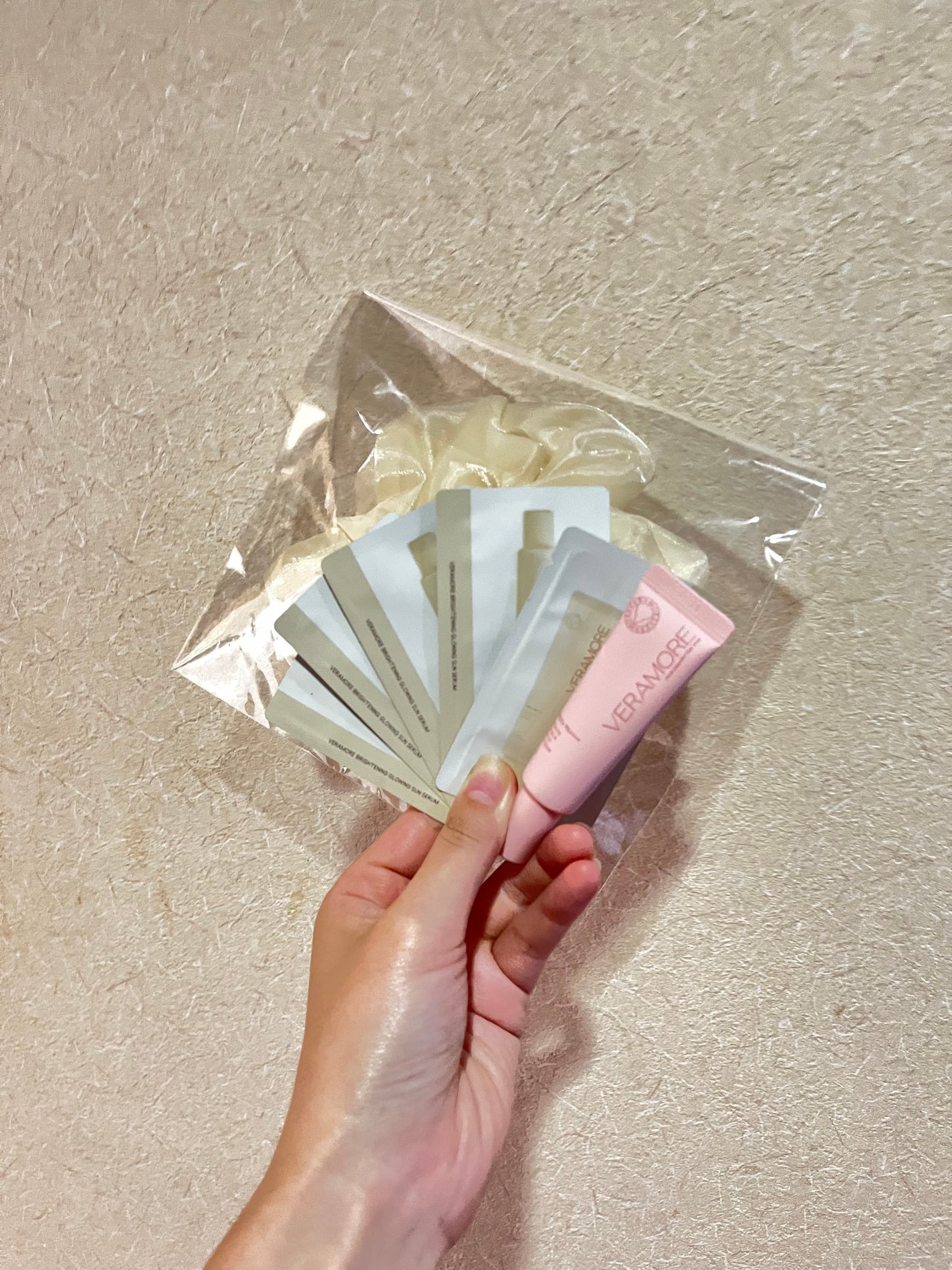 VERAMORE BRIGHTENING GLOWING SUN SERUM/VERAMORE/日焼け止めローションを使ったクチコミ(2枚目)