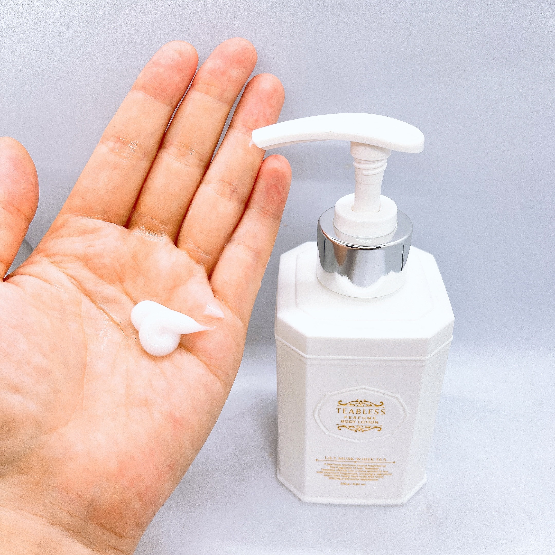 パフュームボディローション リリィムスクホワイトティー/TEABLESS/ボディローションを使ったクチコミ（3枚目）