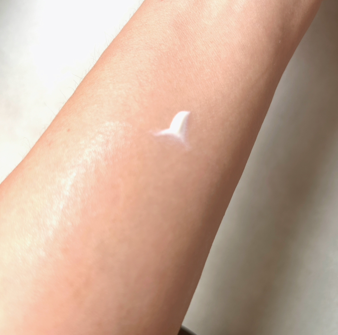 VERAMORE BRIGHTENING GLOWING SUN SERUM/VERAMORE/日焼け止めローションを使ったクチコミ（3枚目）