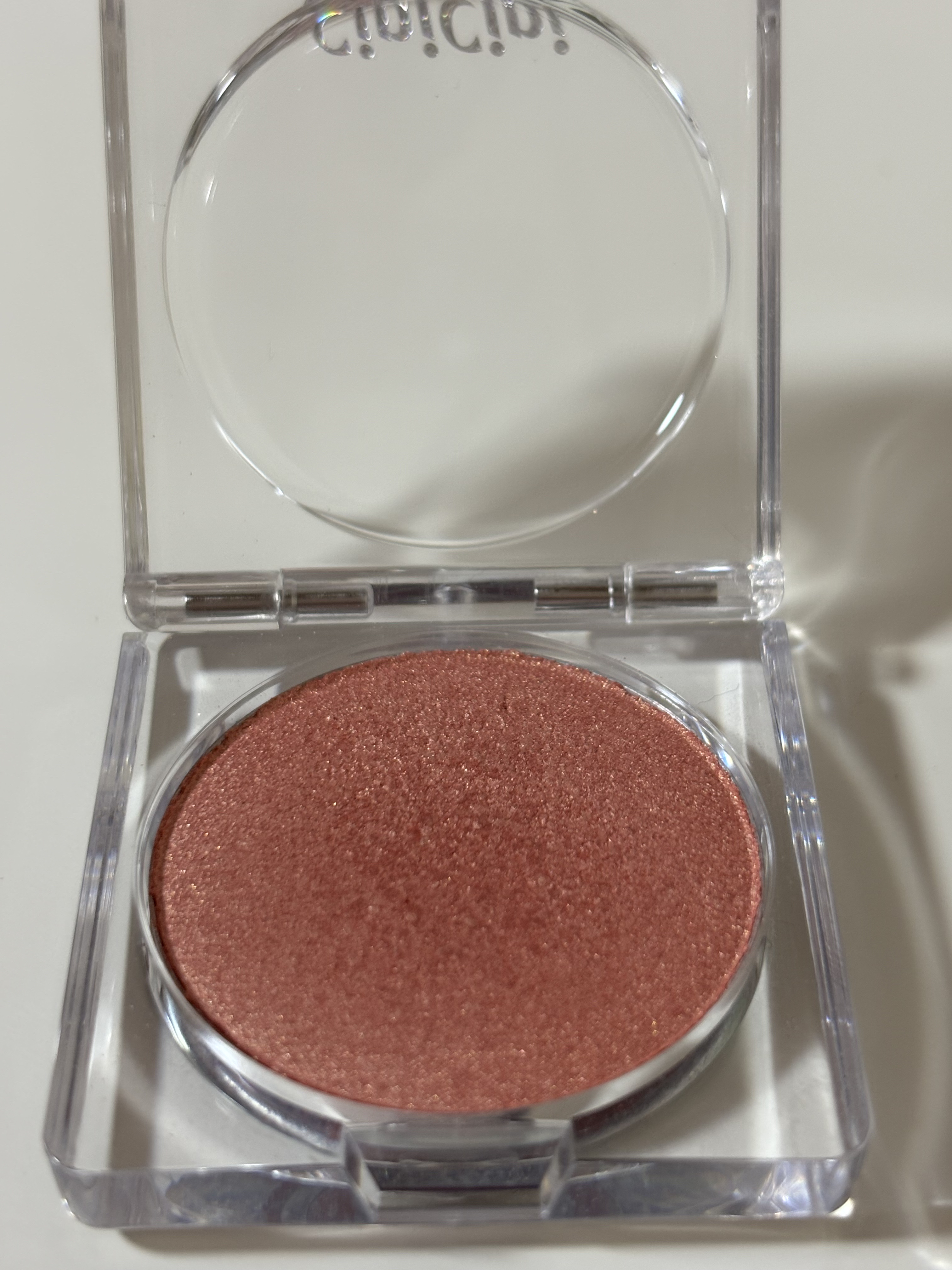 シピシピ グリッター イルミネーションライナー S/CipiCipi/リキッドアイライナーを使ったクチコミ（3枚目）