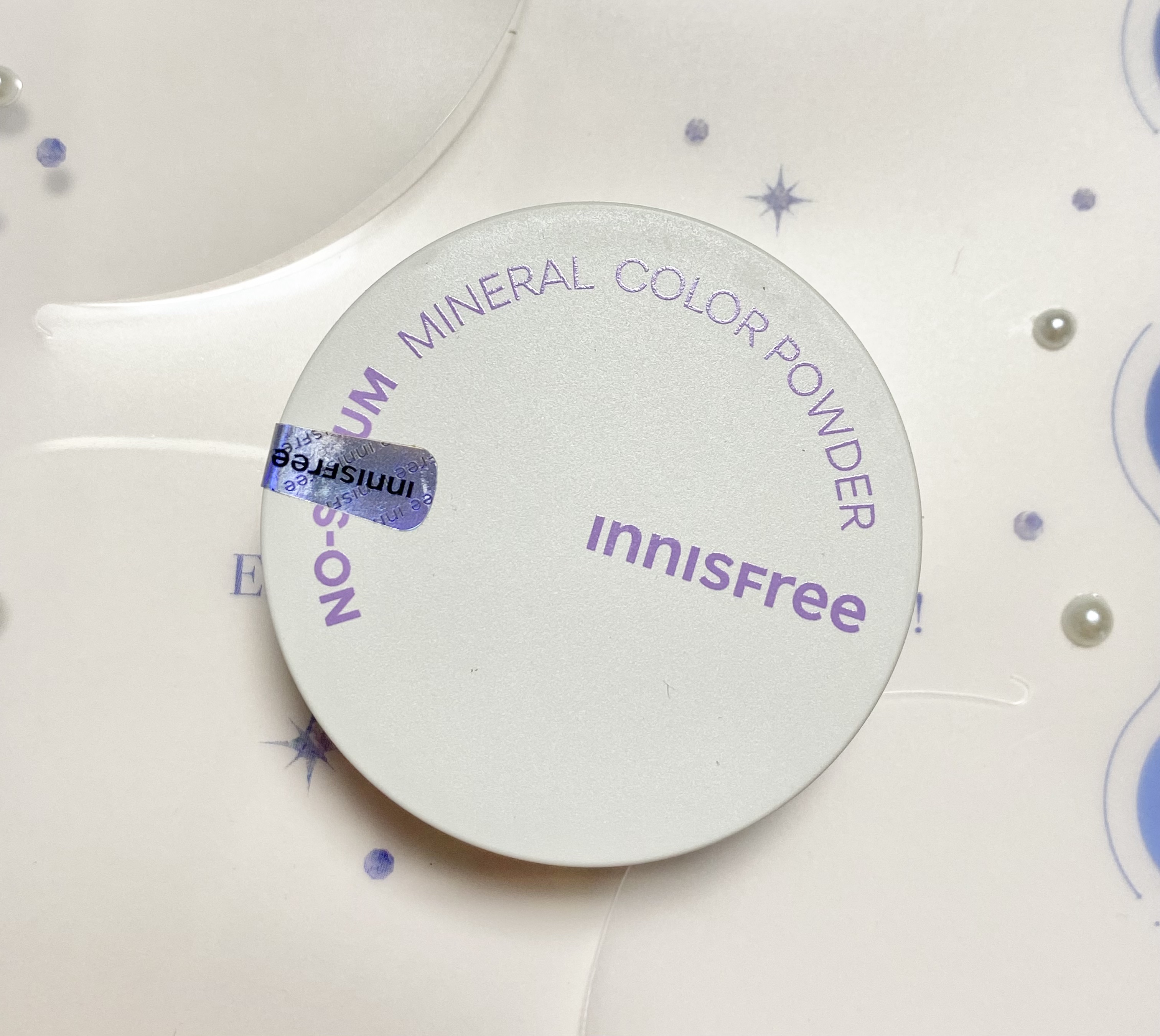 innisfree ノーセバム　ミネラルカラーパウダー　のクチコミ「innisfree
ノーセバムミネラルカラーパウダー
バイオレット

すべすべ肌を保つ皮脂コン.....」（1枚目）