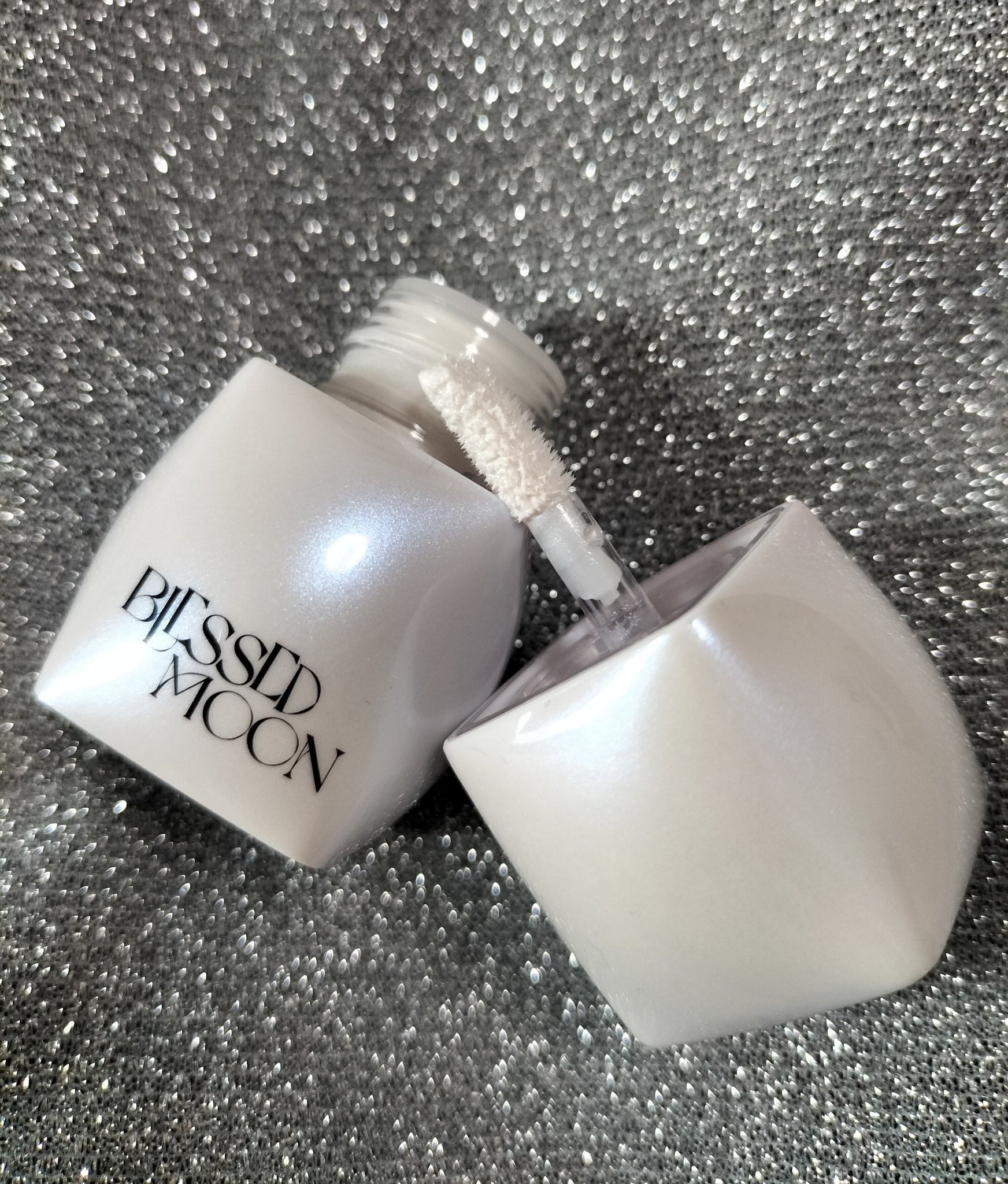 Veil Melting Glass Highlighter 01.Diamond Dust/BLESSED MOON/リキッドハイライトを使ったクチコミ（2枚目）