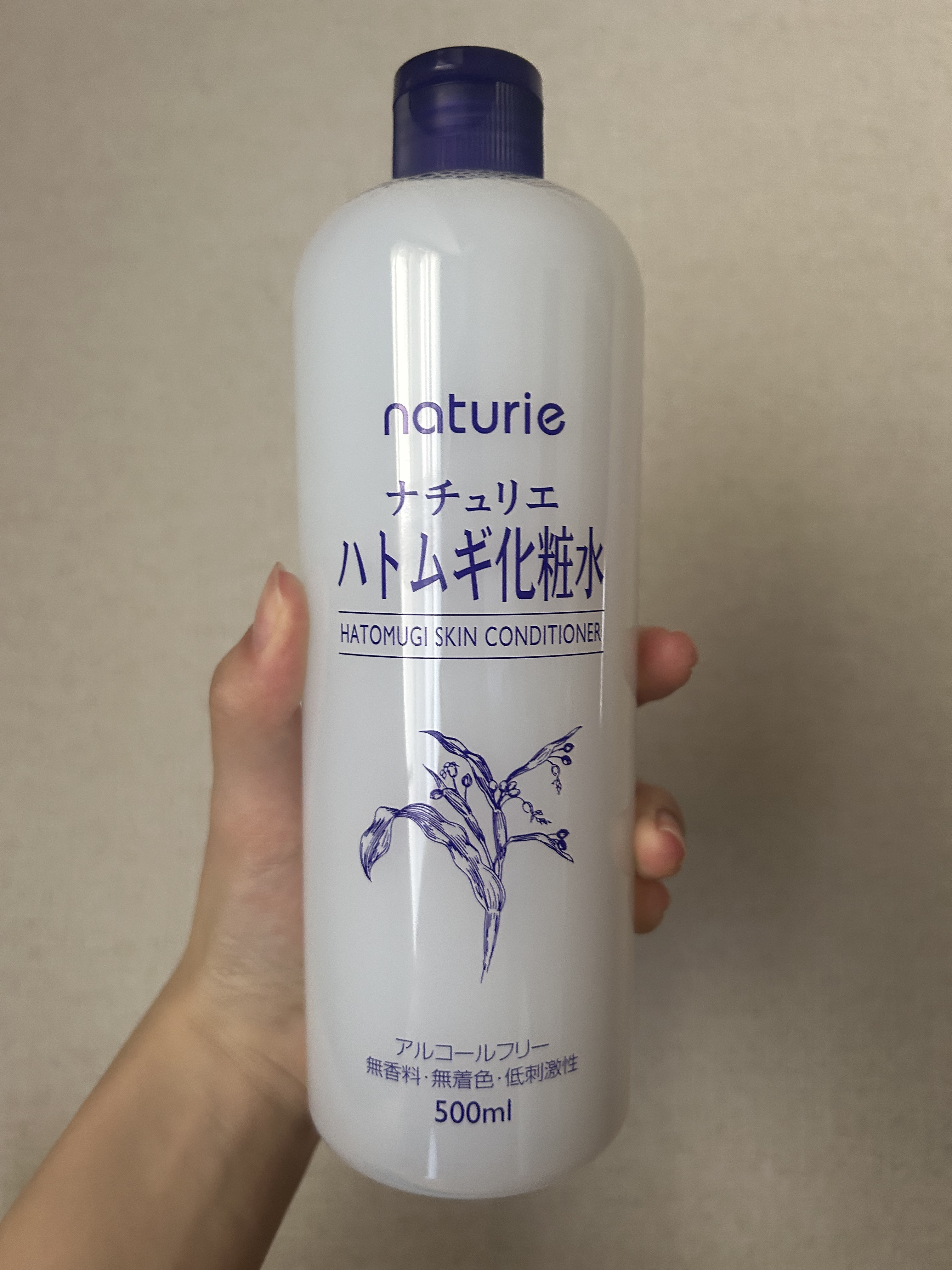 【ナチュリエハトムギ化粧水】

提供でいただきました。
ナチュリエのハトムギ化粧水です。

リニューアル前は体調が悪かったり肌が敏感な時にはピリピリしてしまう事もありましたが、
リニューアル後のこちらは私はピリピリしなくなりました！

生理