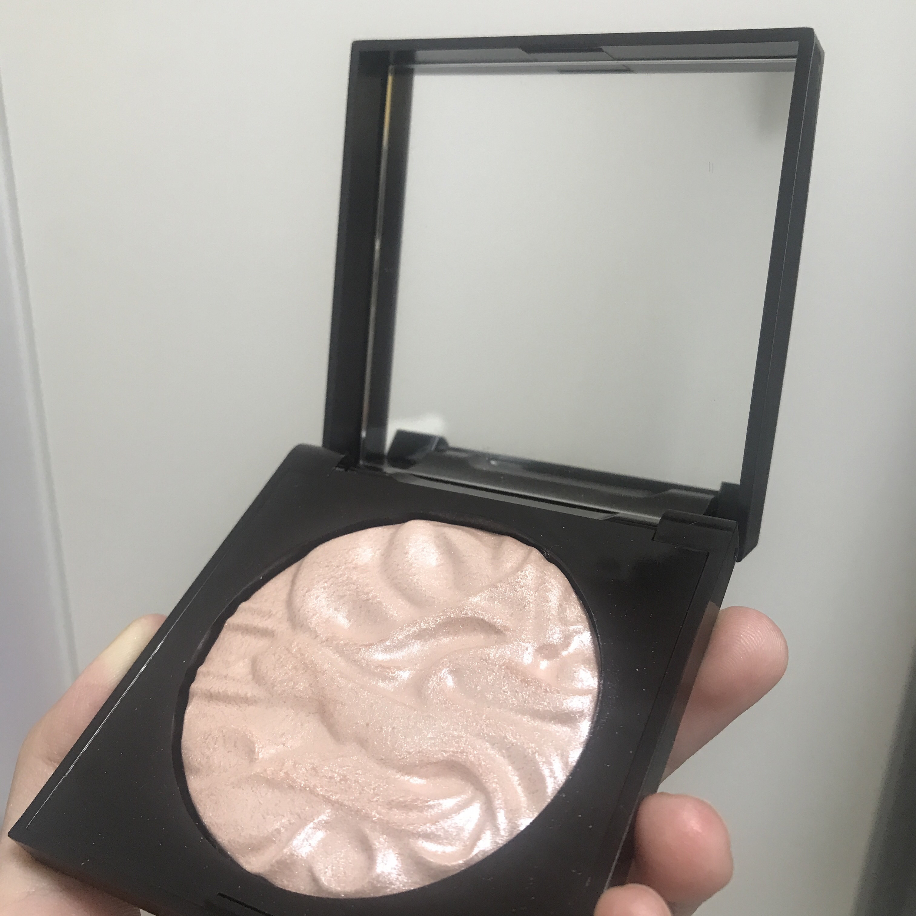 フェイスイルミネーター/ローラ メルシエ/パウダーハイライトを使ったクチコミ（1枚目）