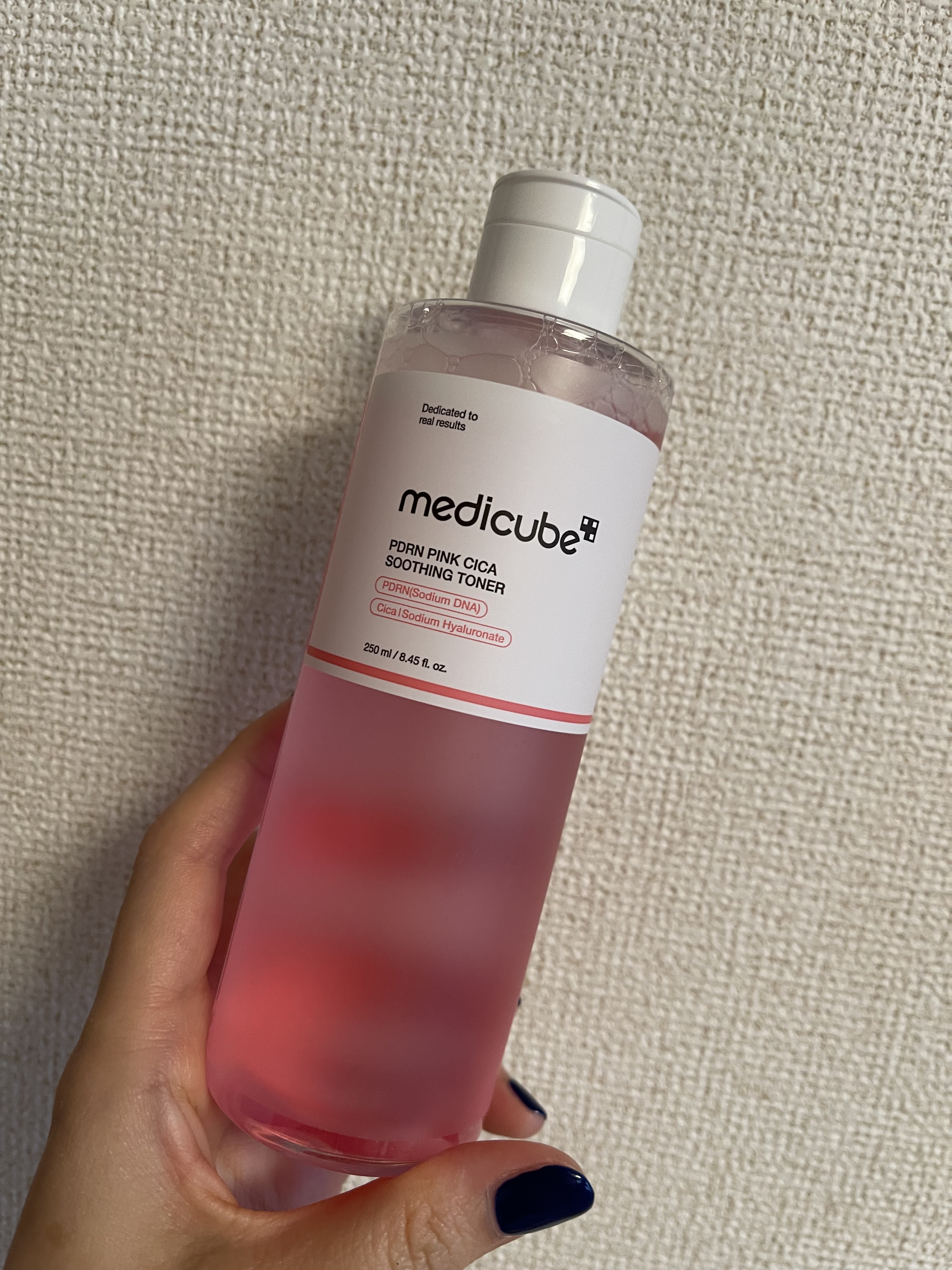 ★メディキューブ
PDRN ピンクスージングトナー

＼Qoo10購入品／

やっと開封しましたが！
驚いた！
めっちゃ夏向きなトナーでした(*^^*)

◎ベトベトした季節をさっぱり過ごさせてくれる
◎さっぱりだけど、しっかり保湿
◎潤い