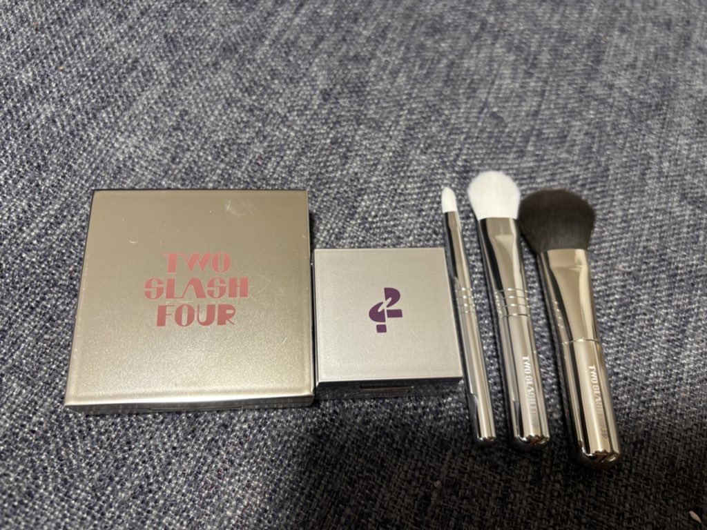 ストロビングフェイスキューブ/TWO SLASH FOUR/ハイライトを使ったクチコミ（1枚目）