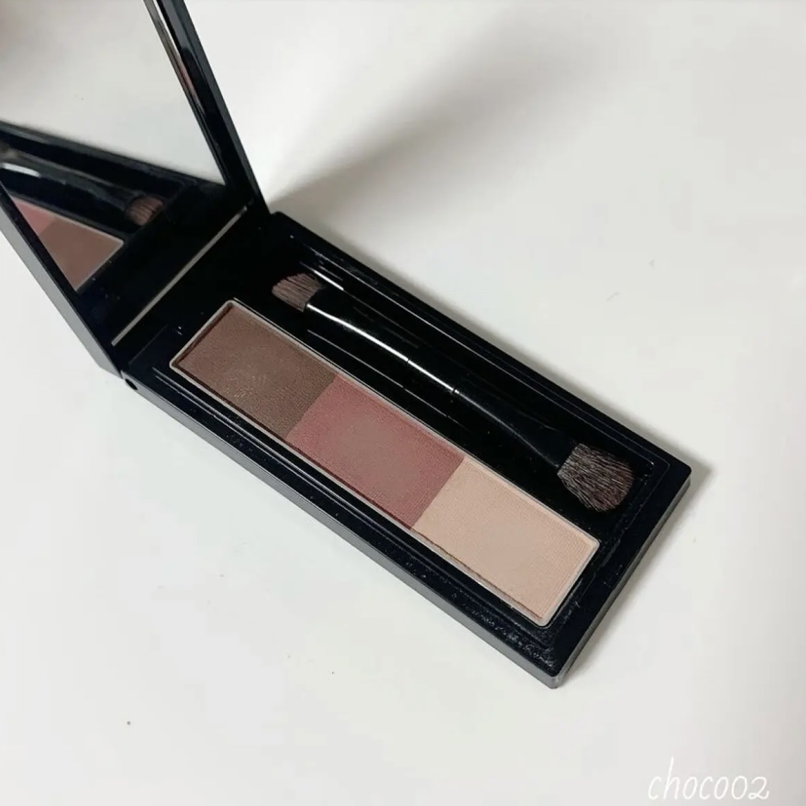 結局いつもピンク系選んじゃう🫶

ふんわりピンクで垢抜け眉🥳✨

ヴィセは塗りやすいし色持ちも良いよな〜
リピ何回目？？🤔

#プチプラ #アイブロウパウダー 