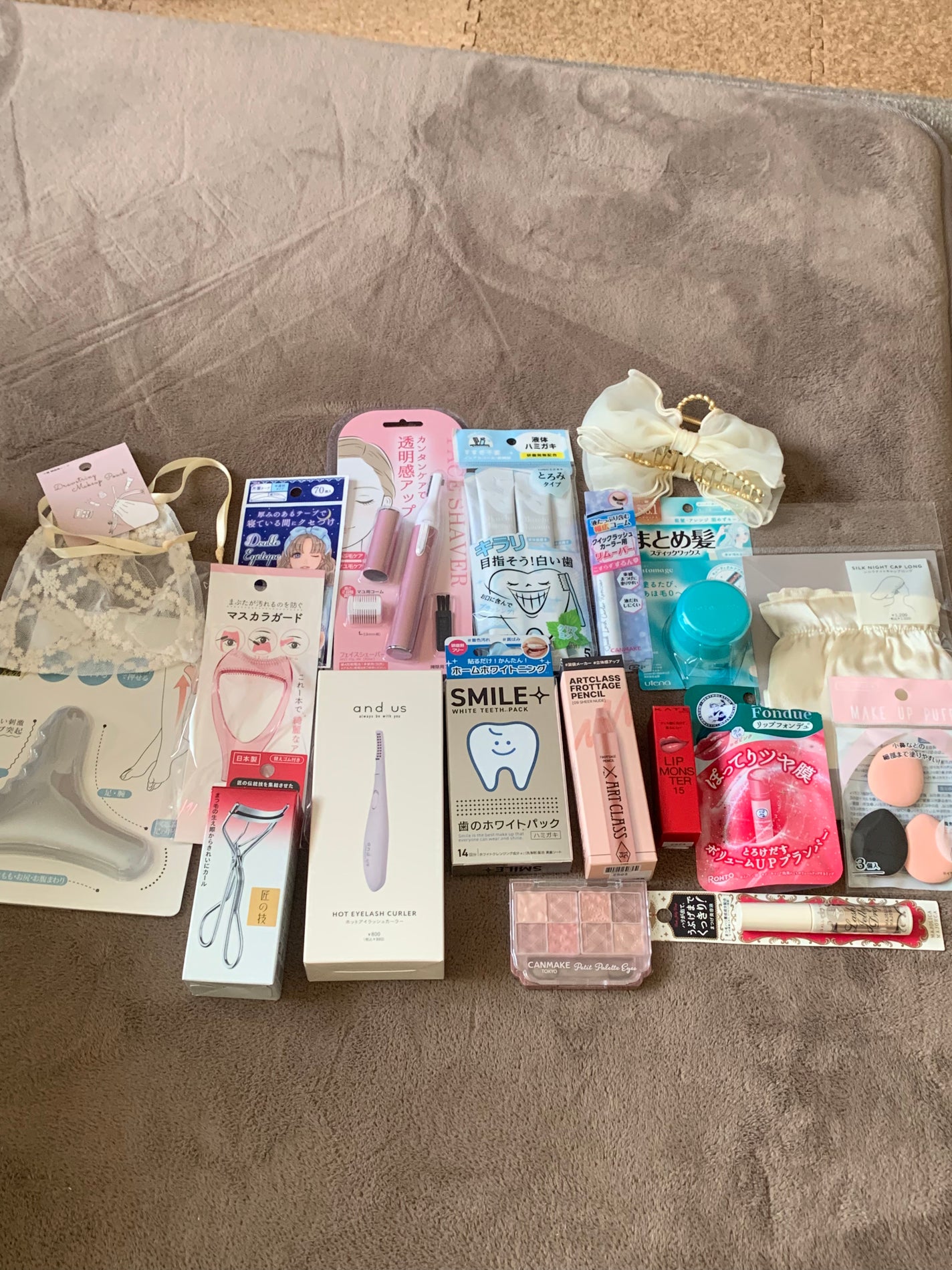 まい on LIPS 「誕生日なのでほんとに爆買いしちゃいました笑気になったものあれば..」(1枚目)