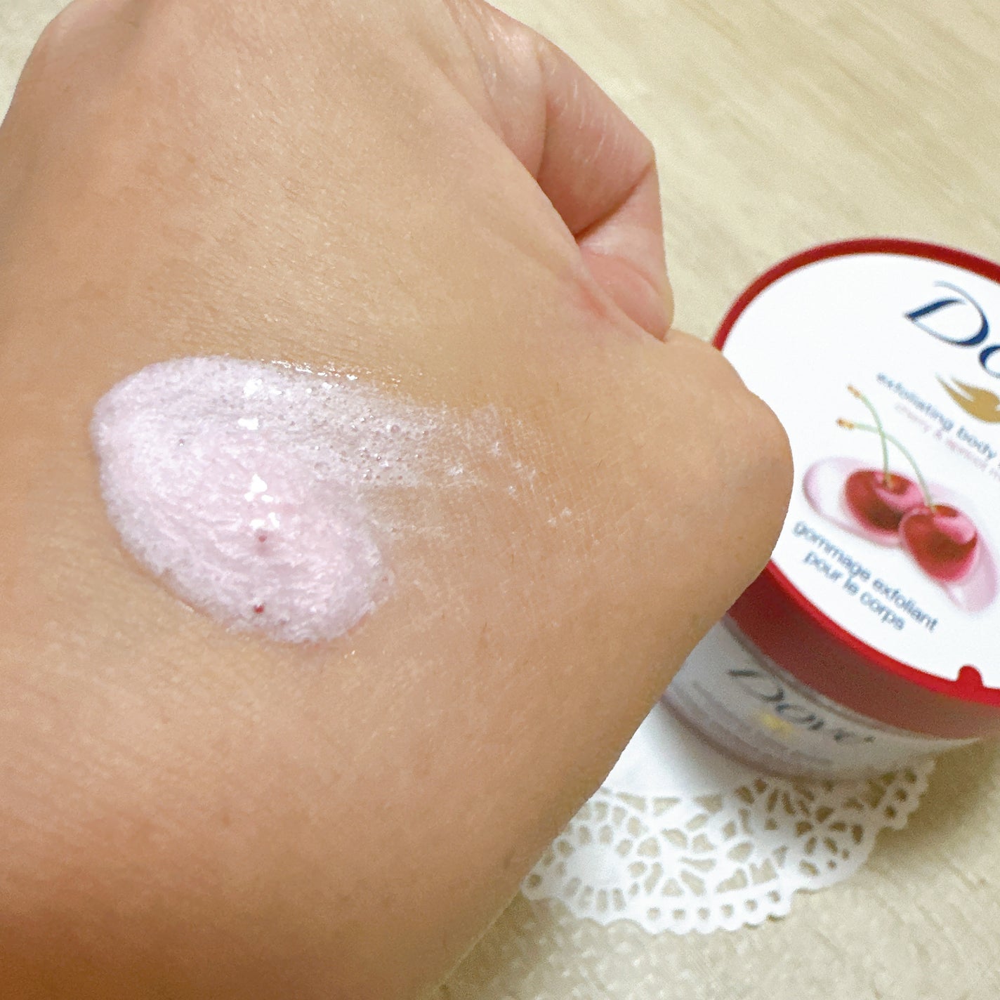 ダヴ ふわとろ クリーミースクラブ チェリー&アプリコットミルク/ダヴ/ボディスクラブを使ったクチコミ(4枚目)