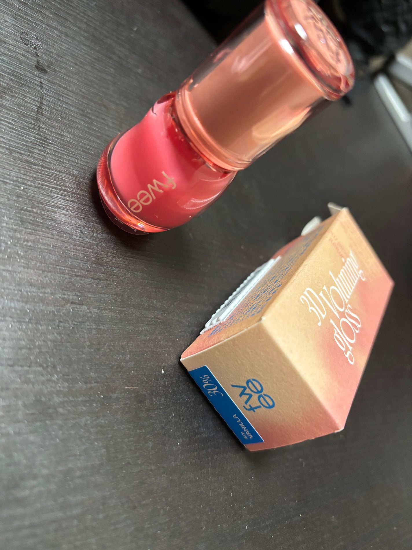 フィー 3Dボリューミンググロス/fwee/リップグロスを使ったクチコミ(1枚目)