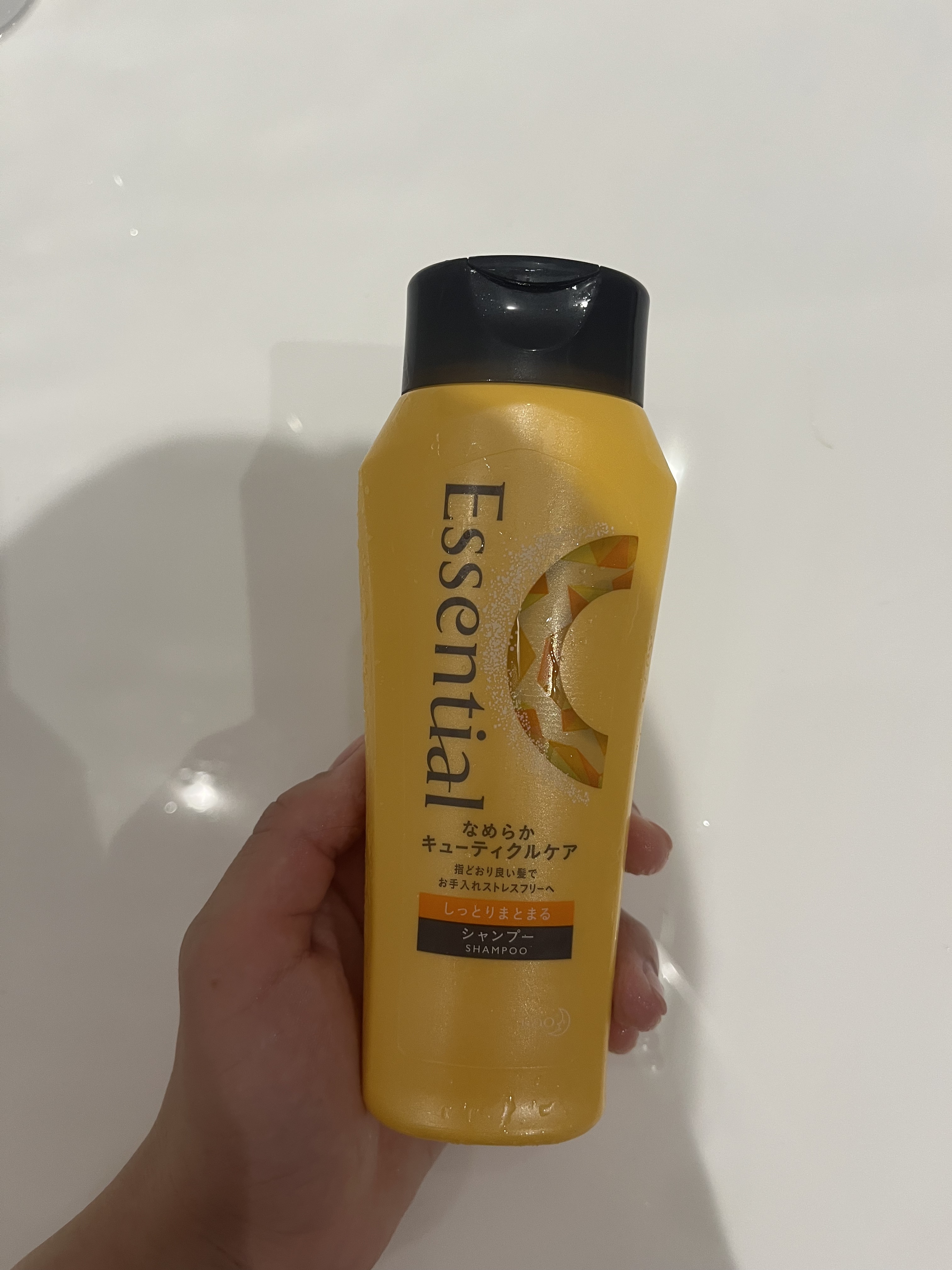 しっとりまとまる シャンプー／コンディショナー シャンプー レギュラー/エッセンシャル/市販シャンプーを使ったクチコミ（1枚目）