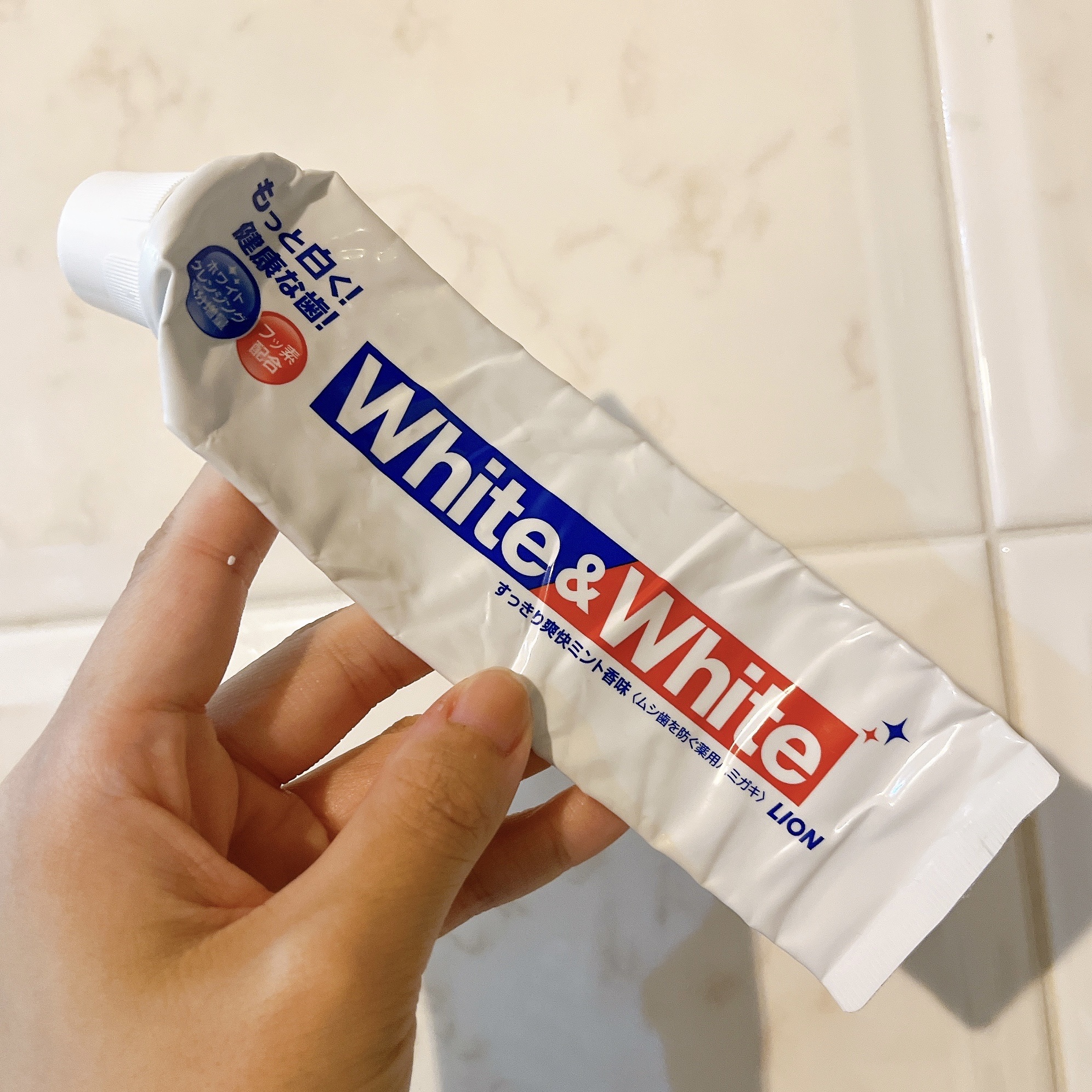 ライオン ホワイト＆ホワイト ライオンのクチコミ「🦷ライオン　ホワイト＆ホワイト ライオン🦷

使い切り！
ドラッグストアなどで200円くらいで.....」（1枚目）