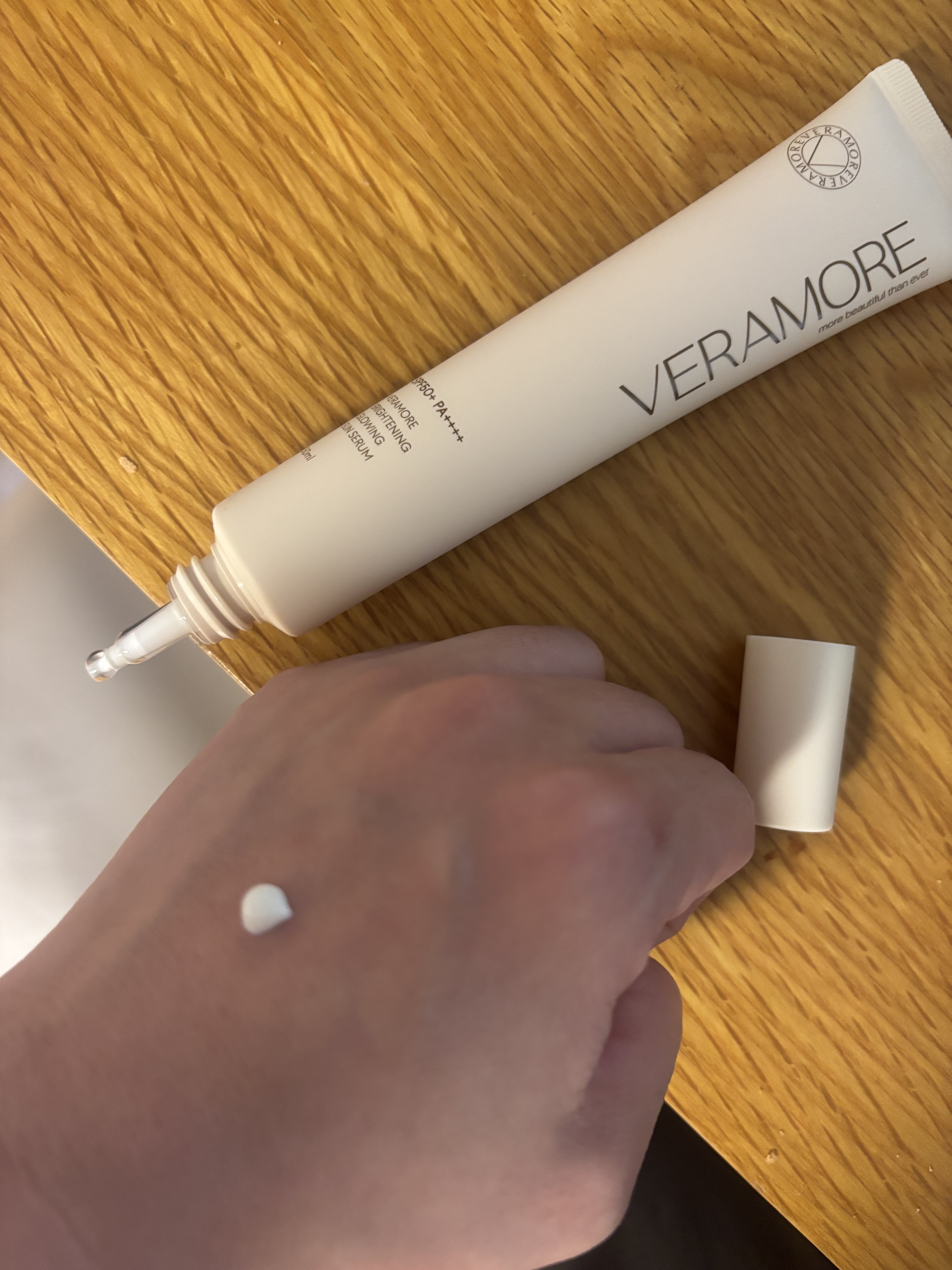 VERAMORE BRIGHTENING GLOWING SUN SERUM/VERAMORE/日焼け止めローションを使ったクチコミ（2枚目）