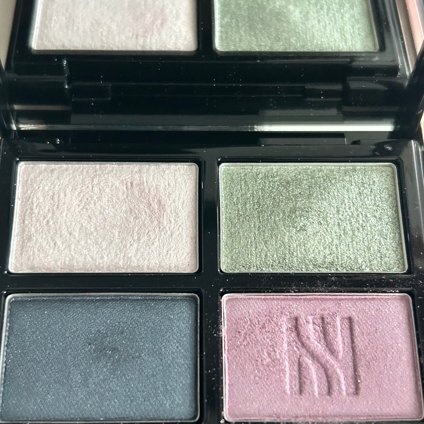 _sumire112 on LIPS 「💜HERAアイシャドウ新色ポップアップにて購入。ラベンダーやネ..」(2枚目)