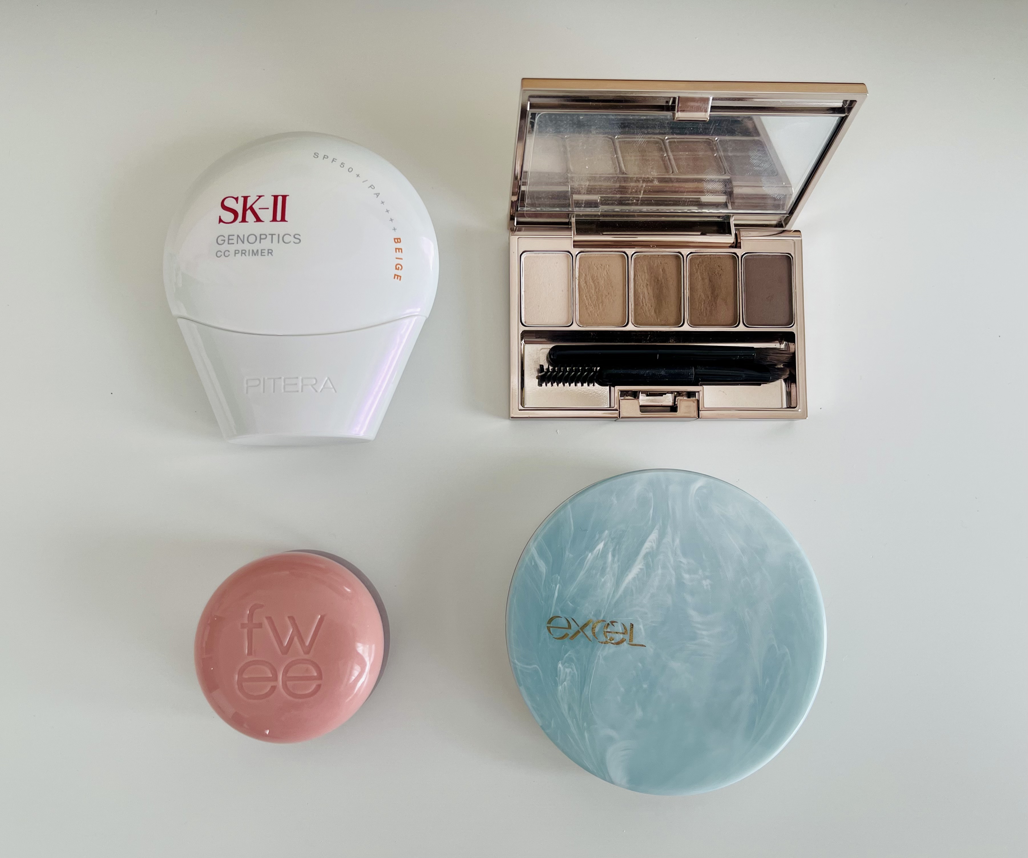 3分で完成する夏のメイク
SK-II ジェノプティクス CC プライマー
ナチュラル ベージュ

エクセル プロテクティブ  UVリタッチパウダー

フィー リップアンドチーク ブラーリープリンポットND03　ウィズアウト

ルナソル ス