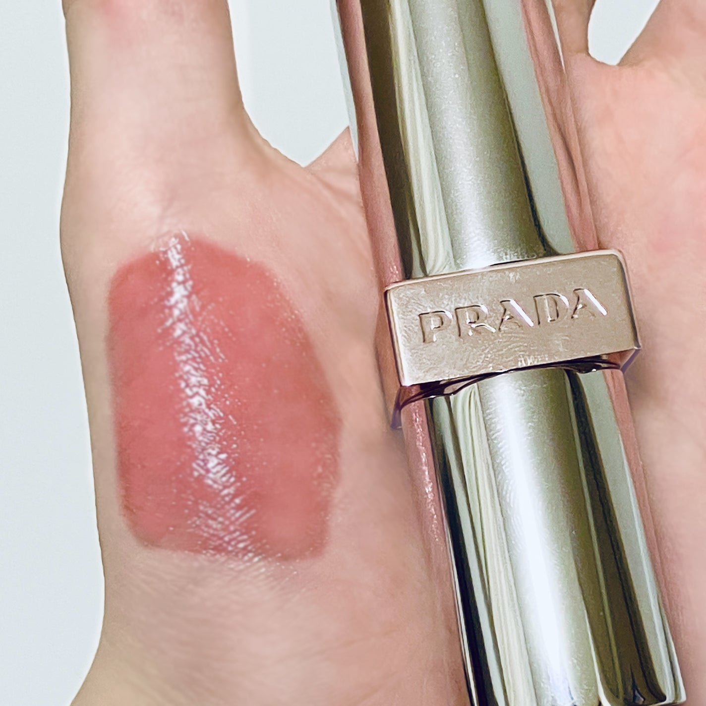 プラダ ライト グローイング リップバーム/PRADA BEAUTY/リップバームを使ったクチコミ(1枚目)