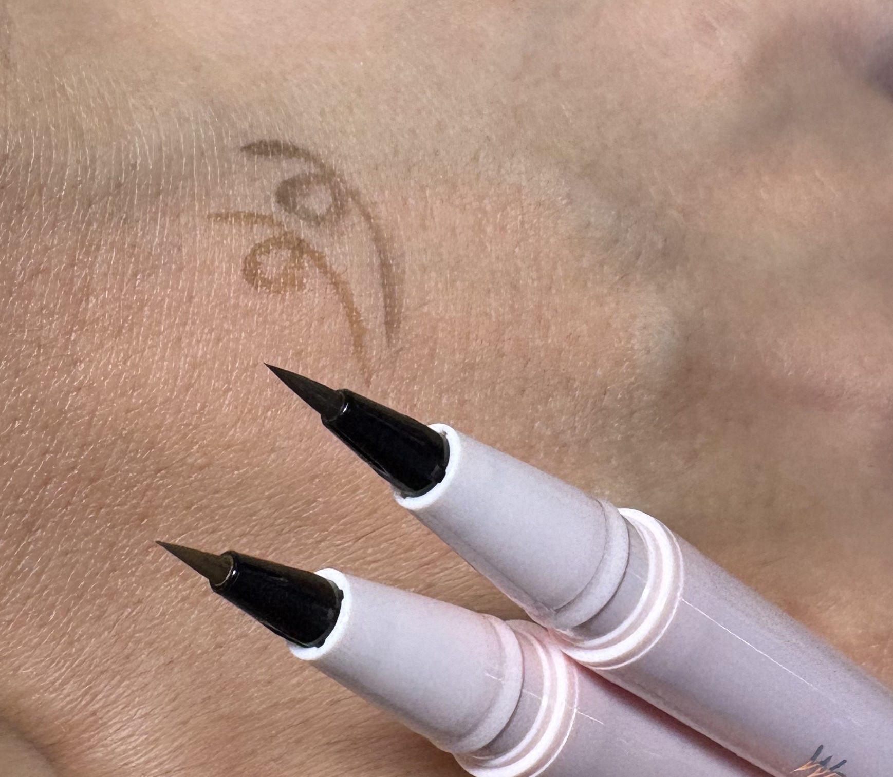 ウォンジョンヨ ドローイングライナー ショート/Wonjungyo/リキッドアイライナーを使ったクチコミ（3枚目）