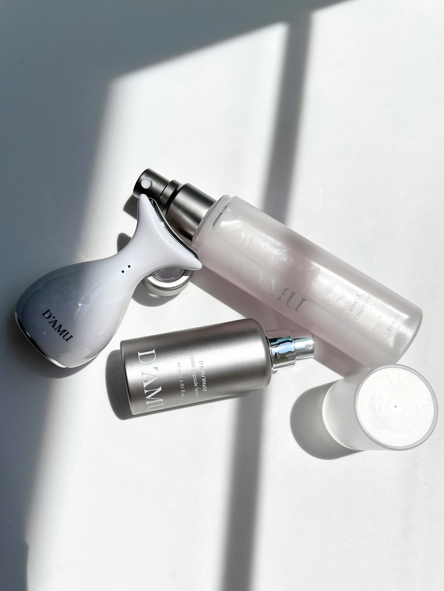 少し前に、D'AMU様より
❤︎Vita5X PDRN Cupsule Serum
❤︎Vita5X Collagen Cream mist
❤︎ディアミュデュアルマッサージャー
をお試しさせていただきました♡

届いて驚いたのは、洗練され