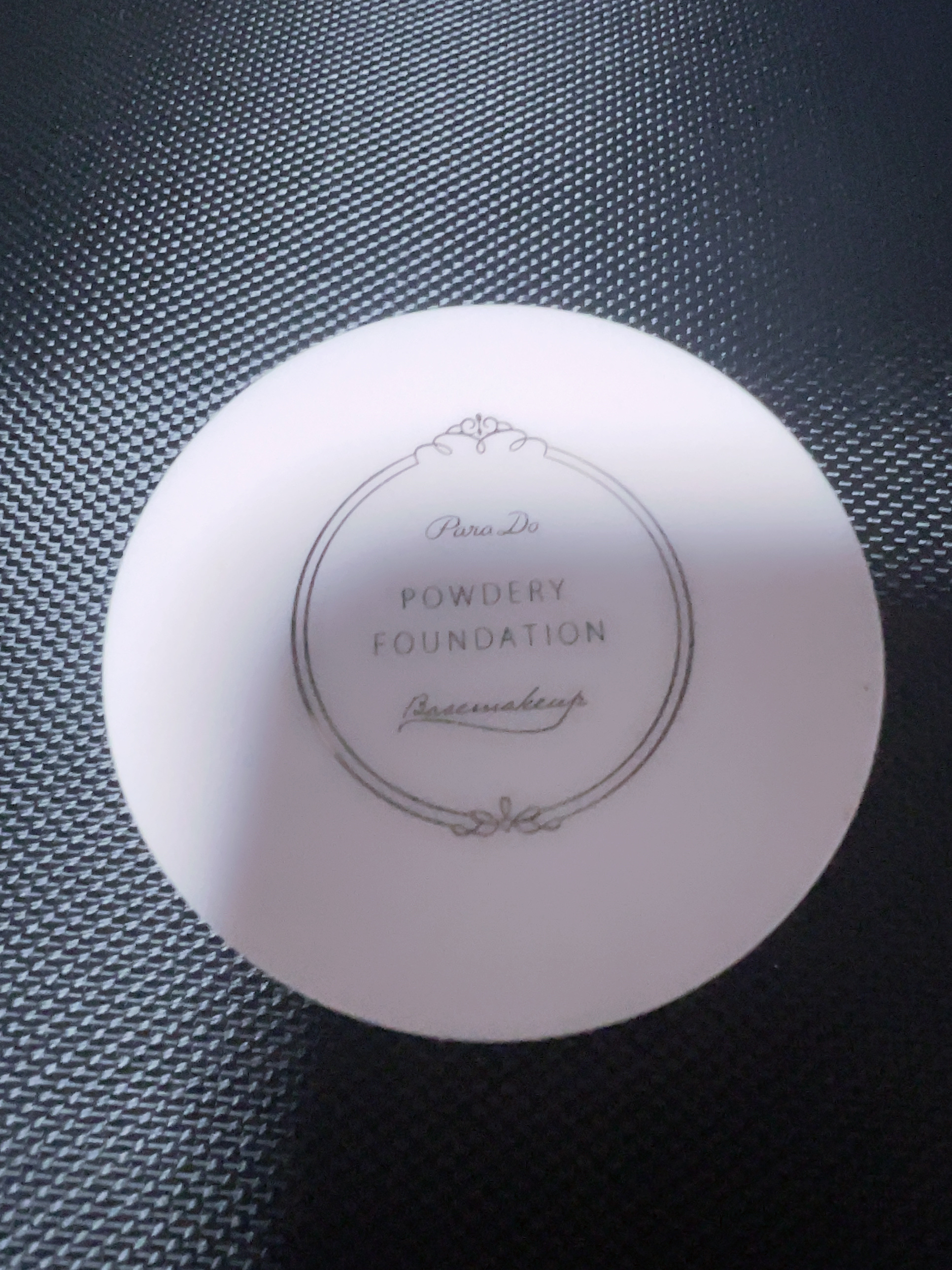 最近熱い夏…
汗をかいて化粧が浮いてしまうのでは？
と、心配になり
ついファンデーションやらを厚塗りしてしまいがちになり
余計にメイクが浮いてしまうなどありませんか？
私もそんな事を考えてしまい
鼻周り等特に厚塗りし、逆効果で悩んでました。