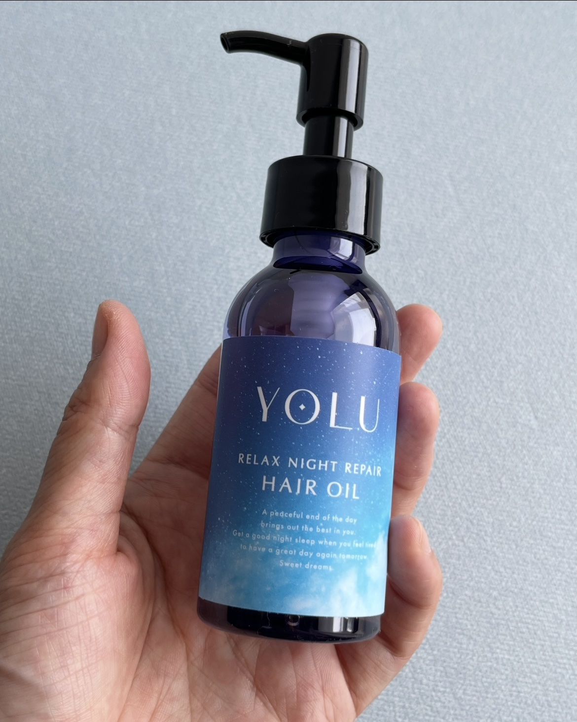 ＃PR ＃YOLU

LIPS、美容雑誌、SNSなどの口コミを見て
以前から注目していたのがこちらのヘアオイルです。

ヘアオイルってベタッと重く仕上がるイメージが
なんとなくありましたが、
こちらは毛先までしっとりまとまるのに、
するんと