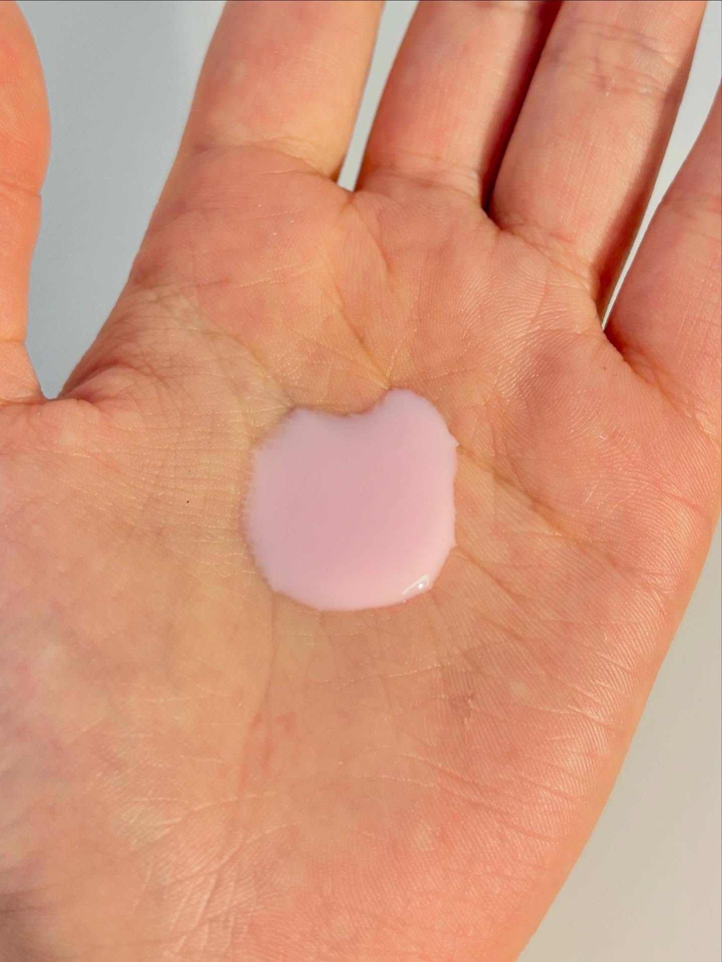 MEDICUBE PDRNピンクナイアシンアミドミルキートナーのクチコミ「今日はメディキューブのピンクの可愛いトナーを紹介します！

________________
.....」（3枚目）