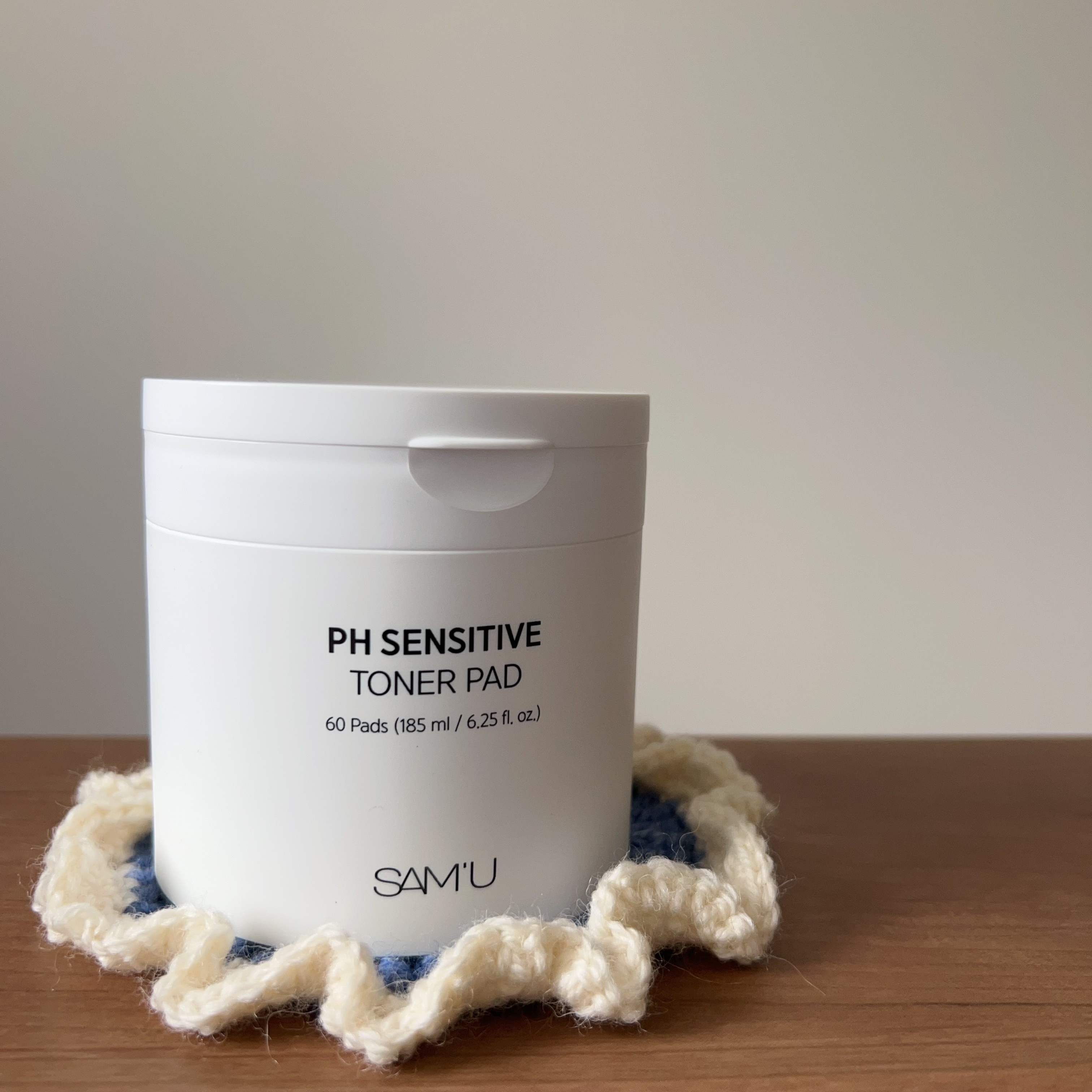 #提供
SAM'Uのアンバサダー投稿です✨️

SAM'U
PHセンシティブトナーパッド

直径7センチのふたつに分かれる
トナーパッドが60枚入り！
エッセンスは185mlと
前回より55ml 量がアップ🩷

エンボス面は拭き取りがおす