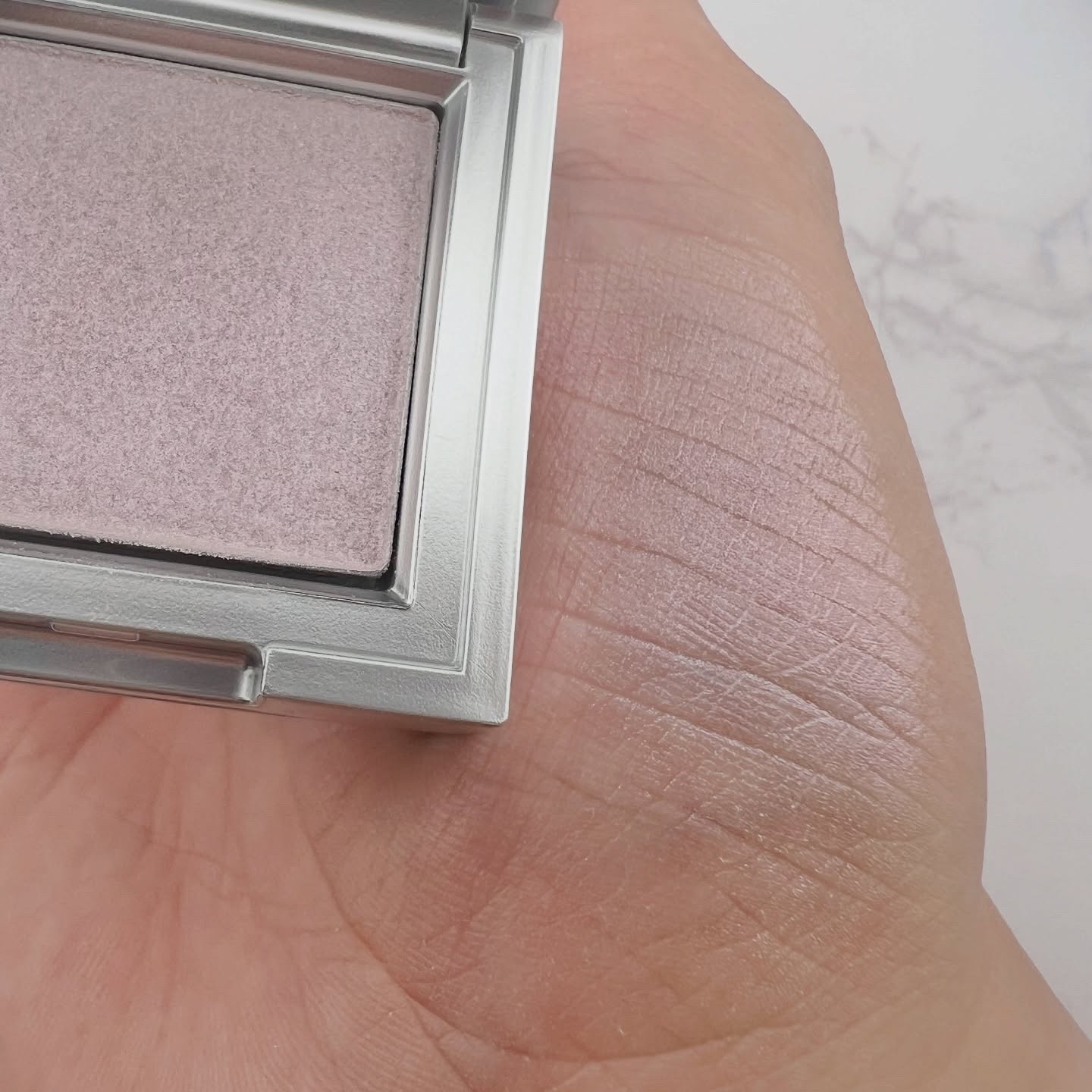 ストロビングフェイスキューブ/TWO SLASH FOUR/ハイライトを使ったクチコミ（3枚目）