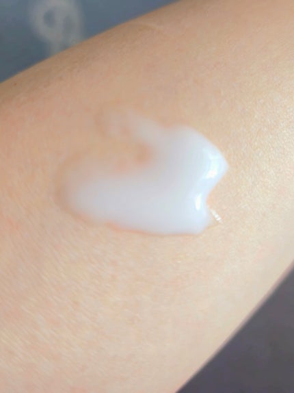 【医薬部外品】ニベア ルーセントビューティ シルクブライトニング ブライトニング美容液ボディミルク/ニベア/ボディミルクを使ったクチコミ(4枚目)