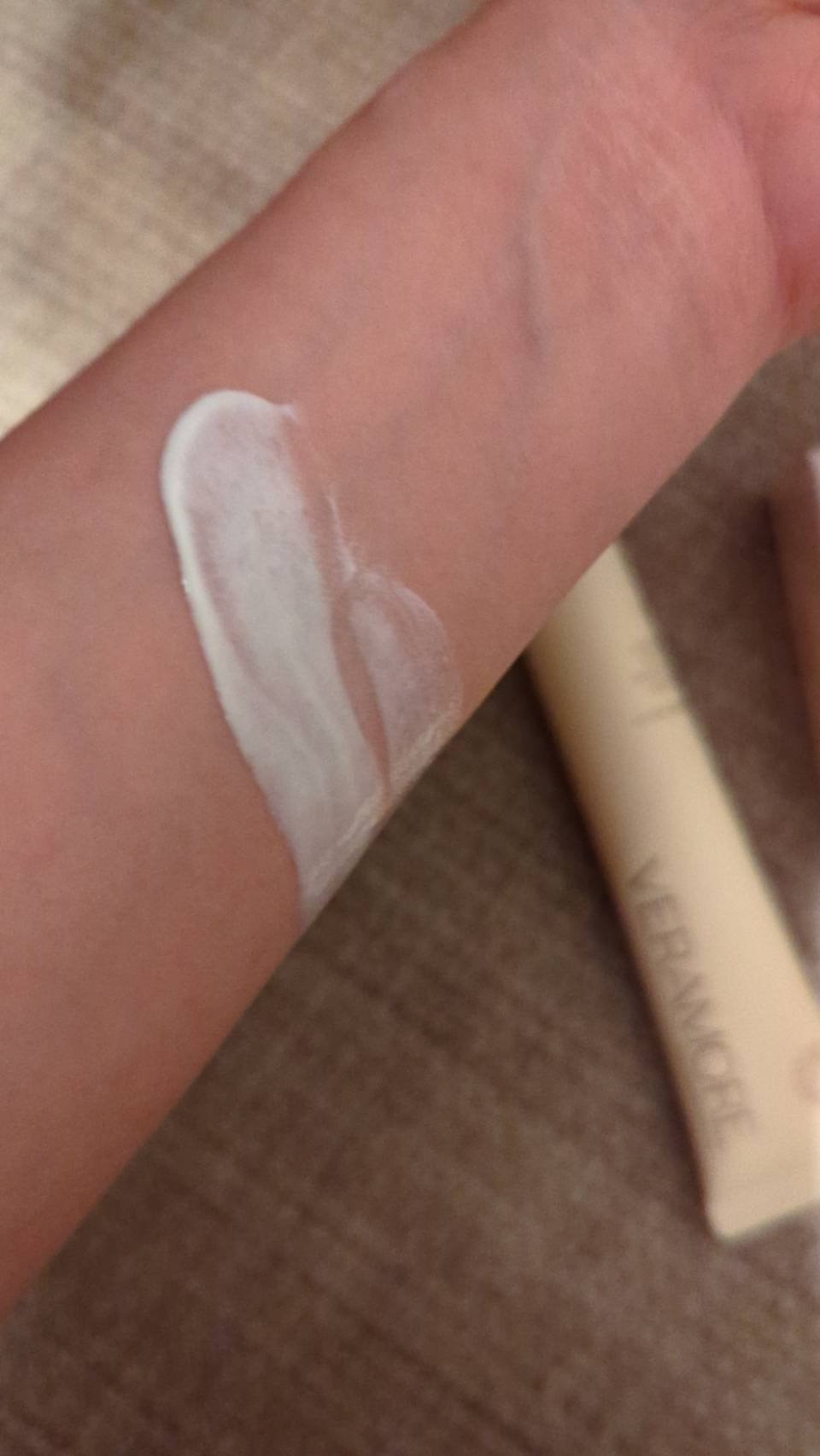 VERAMORE BRIGHTENING GLOWING SUN SERUM/VERAMORE/日焼け止めローションを使ったクチコミ（2枚目）