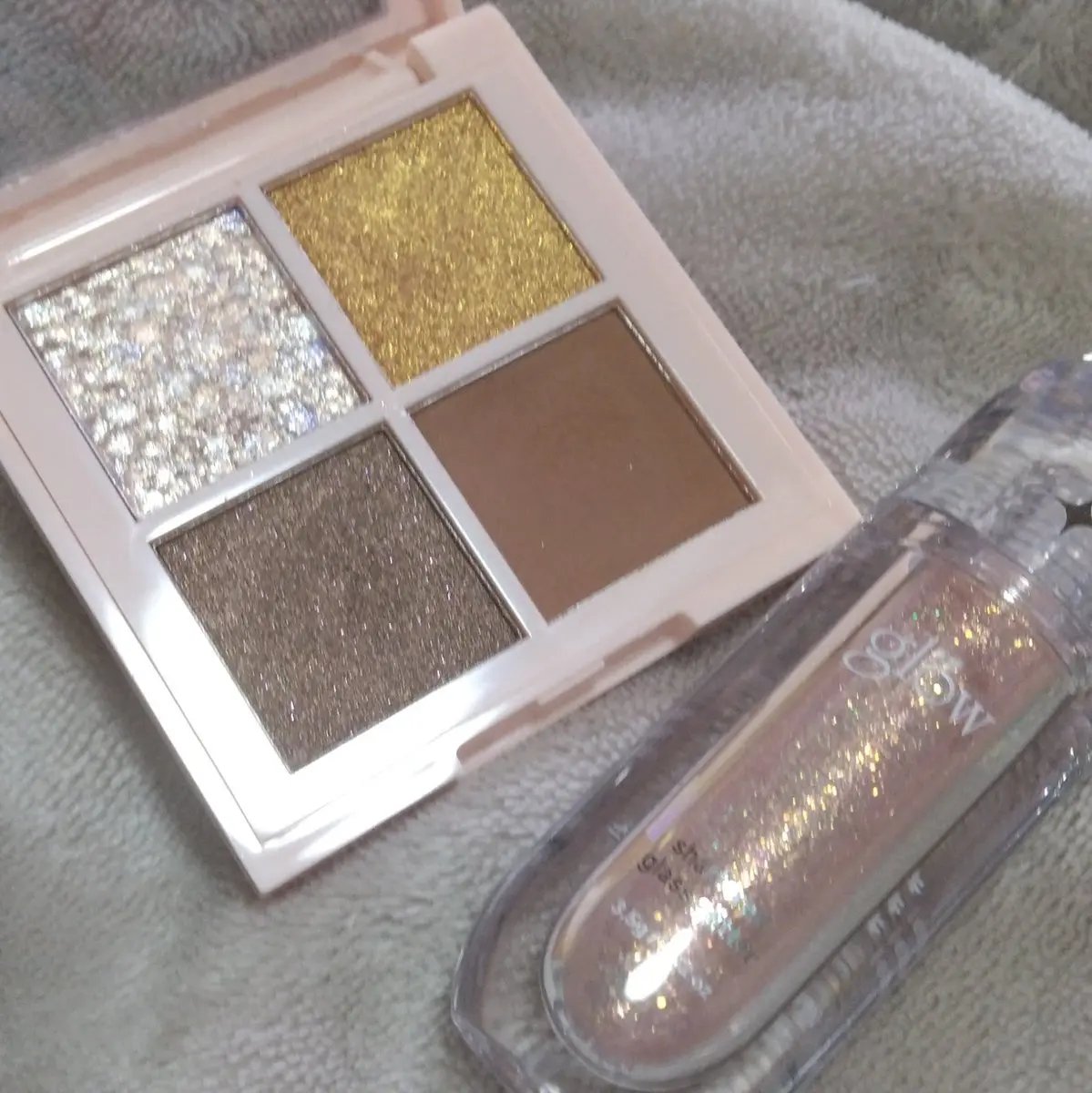 レブロン ダズル アイシャドウ クアッド/REVLON/アイシャドウパレットを使ったクチコミ（1枚目）