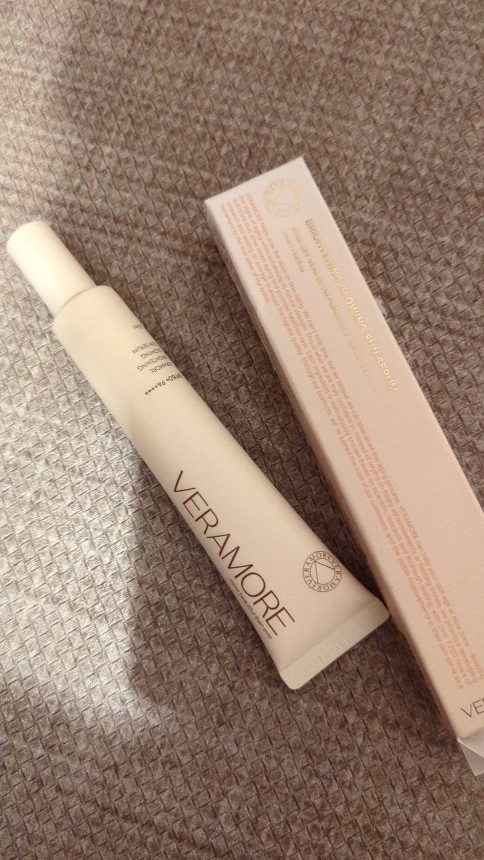 VERAMORE BRIGHTENING GLOWING SUN SERUM/VERAMORE/日焼け止めローションを使ったクチコミ（1枚目）
