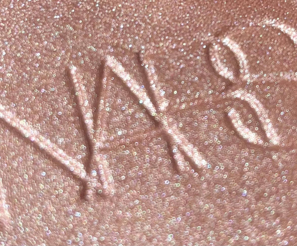 NARS ライトリフレクティング ルミナイジングパウダー 03960/NARS/パウダーハイライトを使ったクチコミ（3枚目）